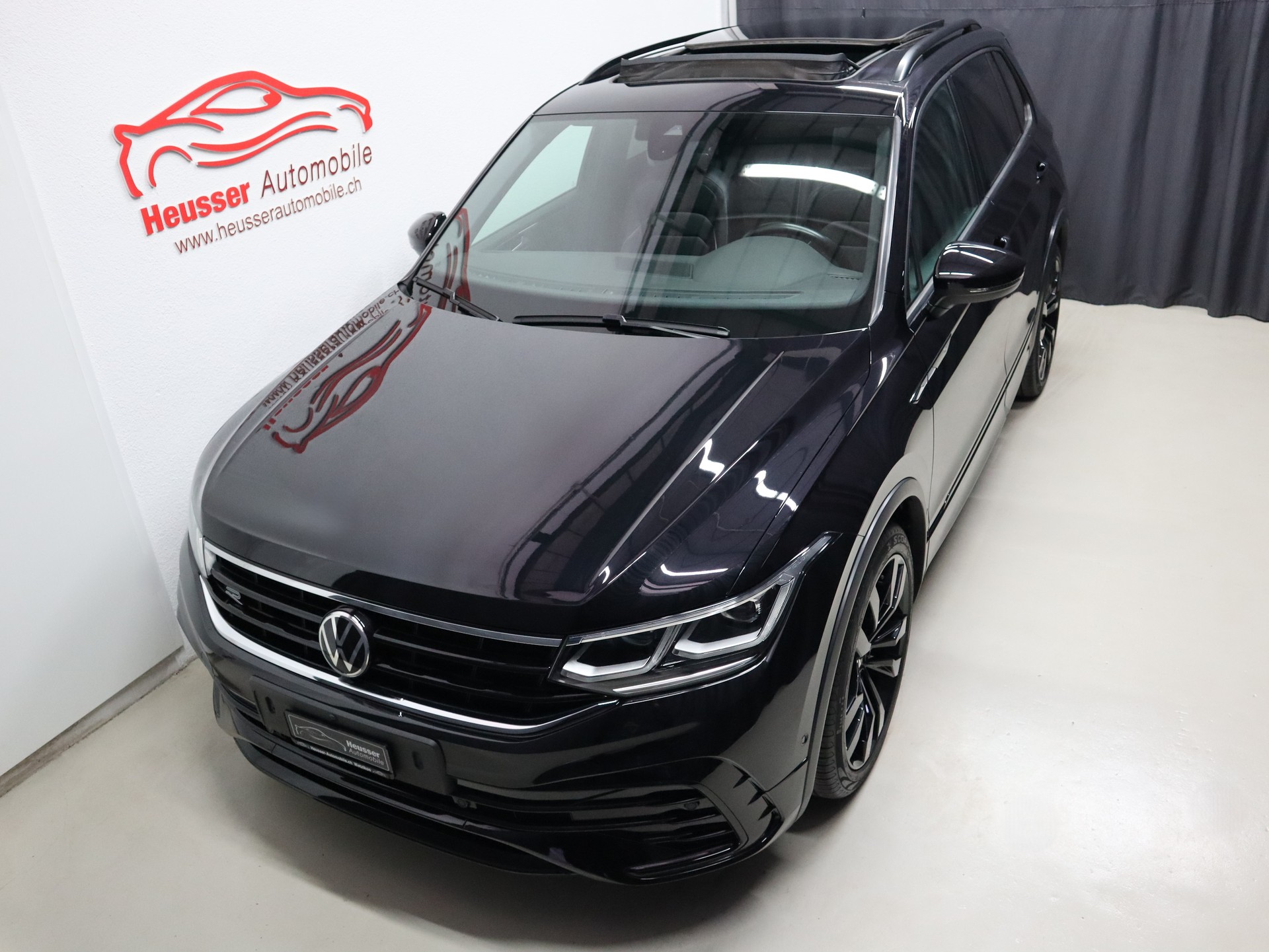 VW Tiguan 2.0TSI R-Line 4Motion DSG - Black Style - Panorama - Leder - Harman/Kardon - AHK - 360° Kamera - 245 PS-showroom-element-2