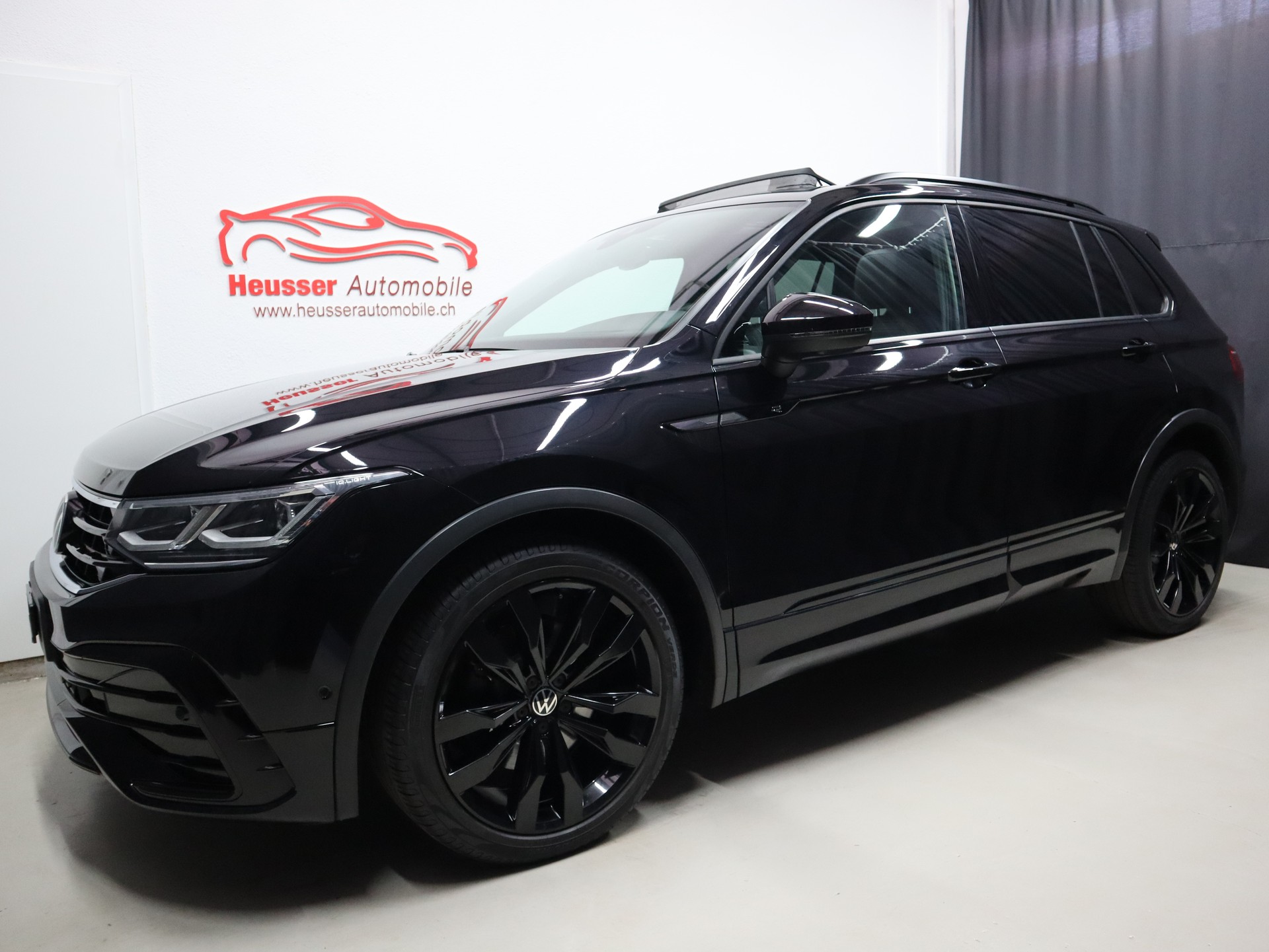 VW Tiguan 2.0TSI R-Line 4Motion DSG - Black Style - Panorama - Leder - Harman/Kardon - AHK - 360° Kamera - 245 PS-showroom-element-1