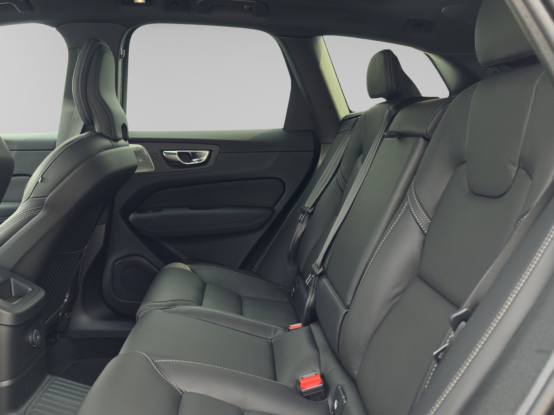 VOLVO XC60 2.0 T6 TE Black Edition eAWD-image-13