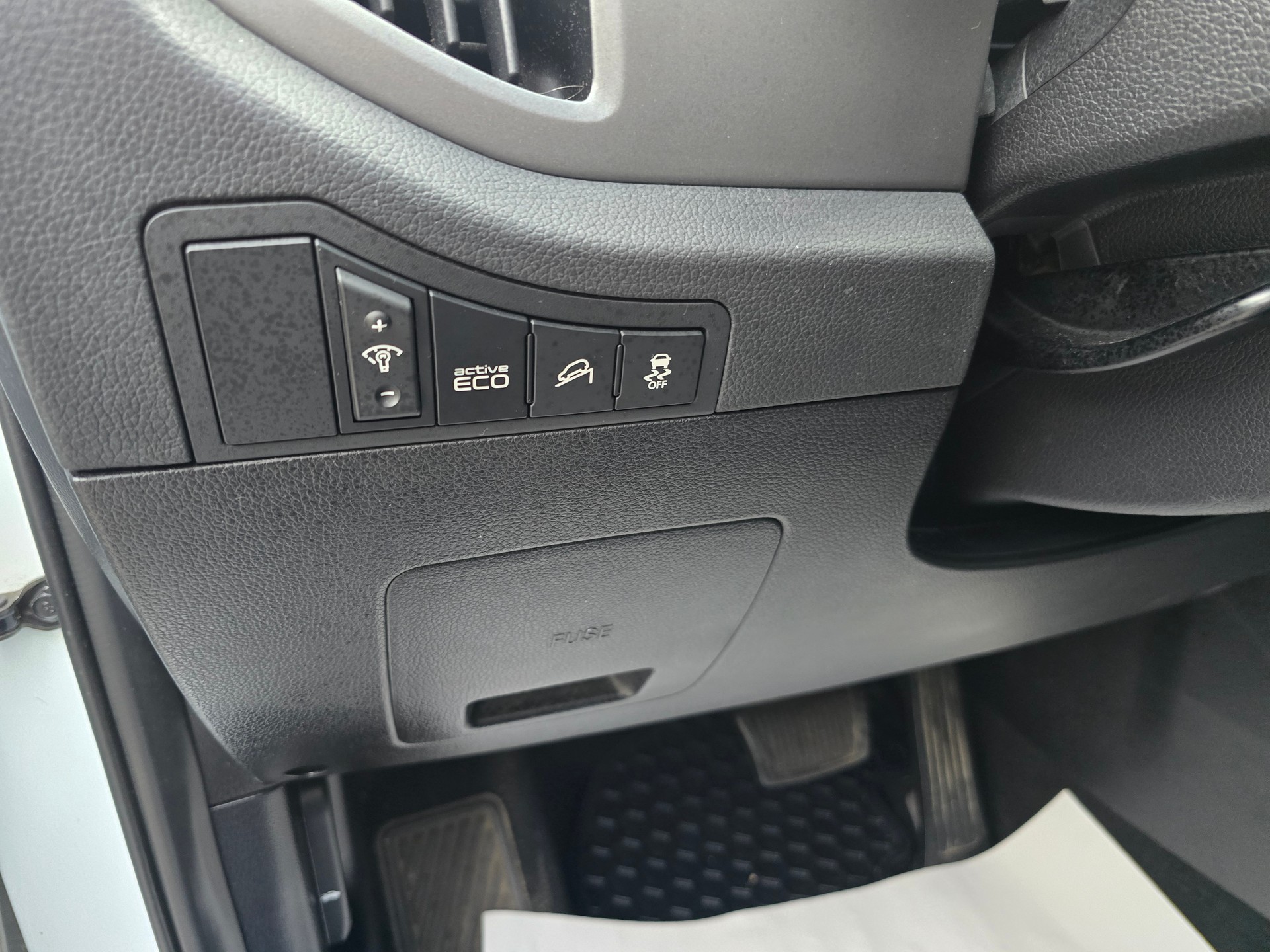 KIA Sportage 2.0 CRDi Style 4WD Automatic-image-13