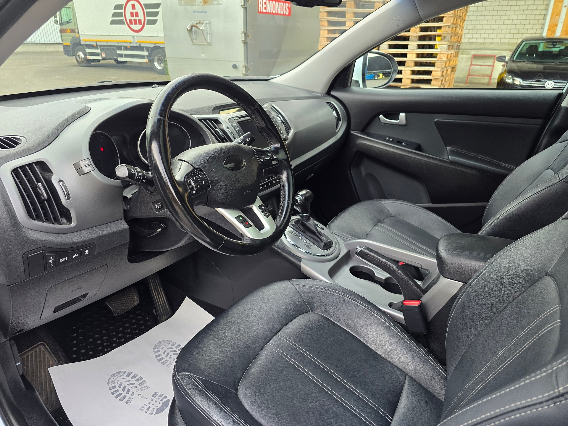 KIA Sportage 2.0 CRDi Style 4WD Automatic-image-7