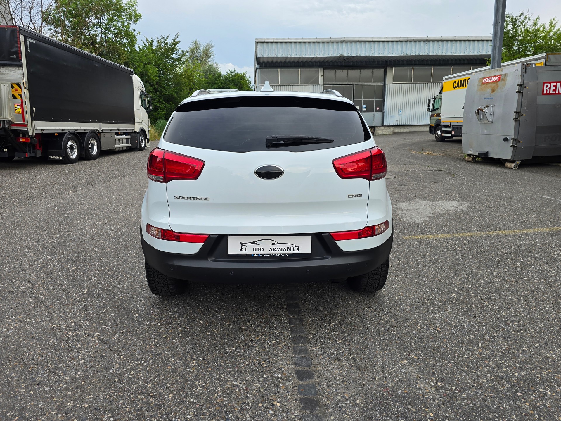 KIA Sportage 2.0 CRDi Style 4WD Automatic-showroom-element-3