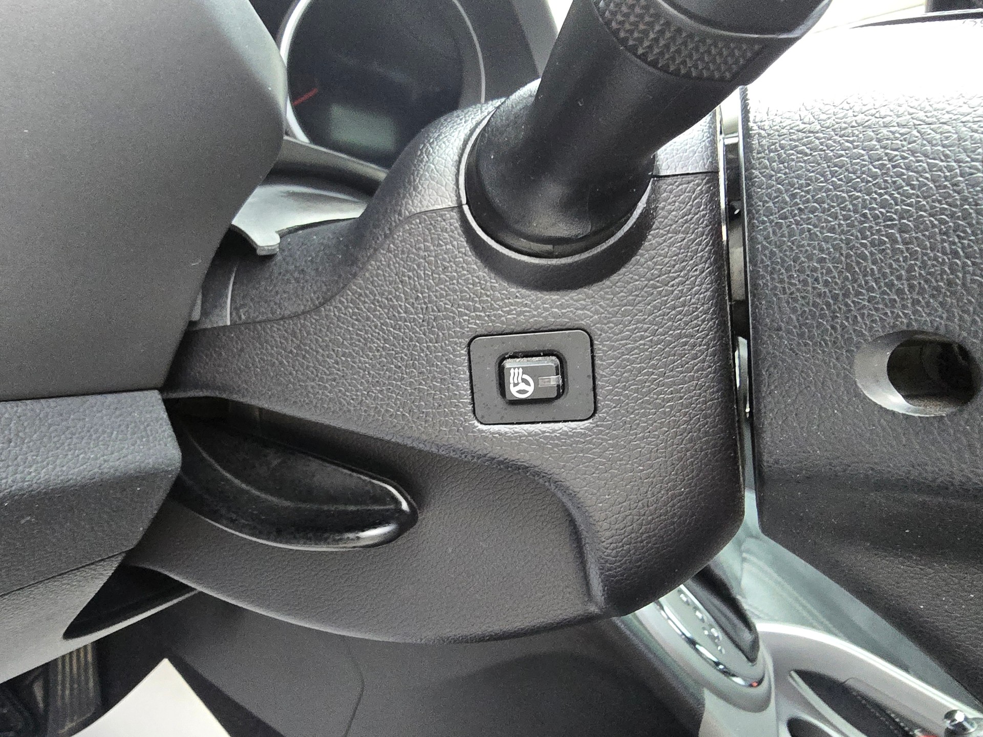 KIA Sportage 2.0 CRDi Style 4WD Automatic-image-14