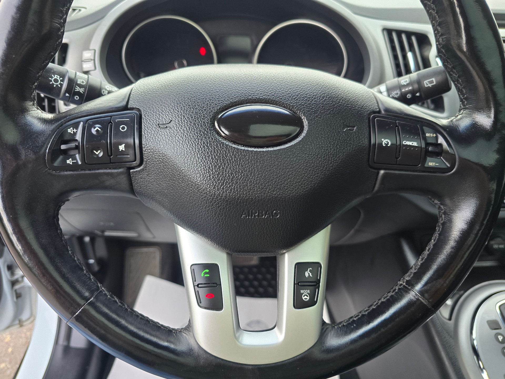 KIA Sportage 2.0 CRDi Style 4WD Automatic-image-15