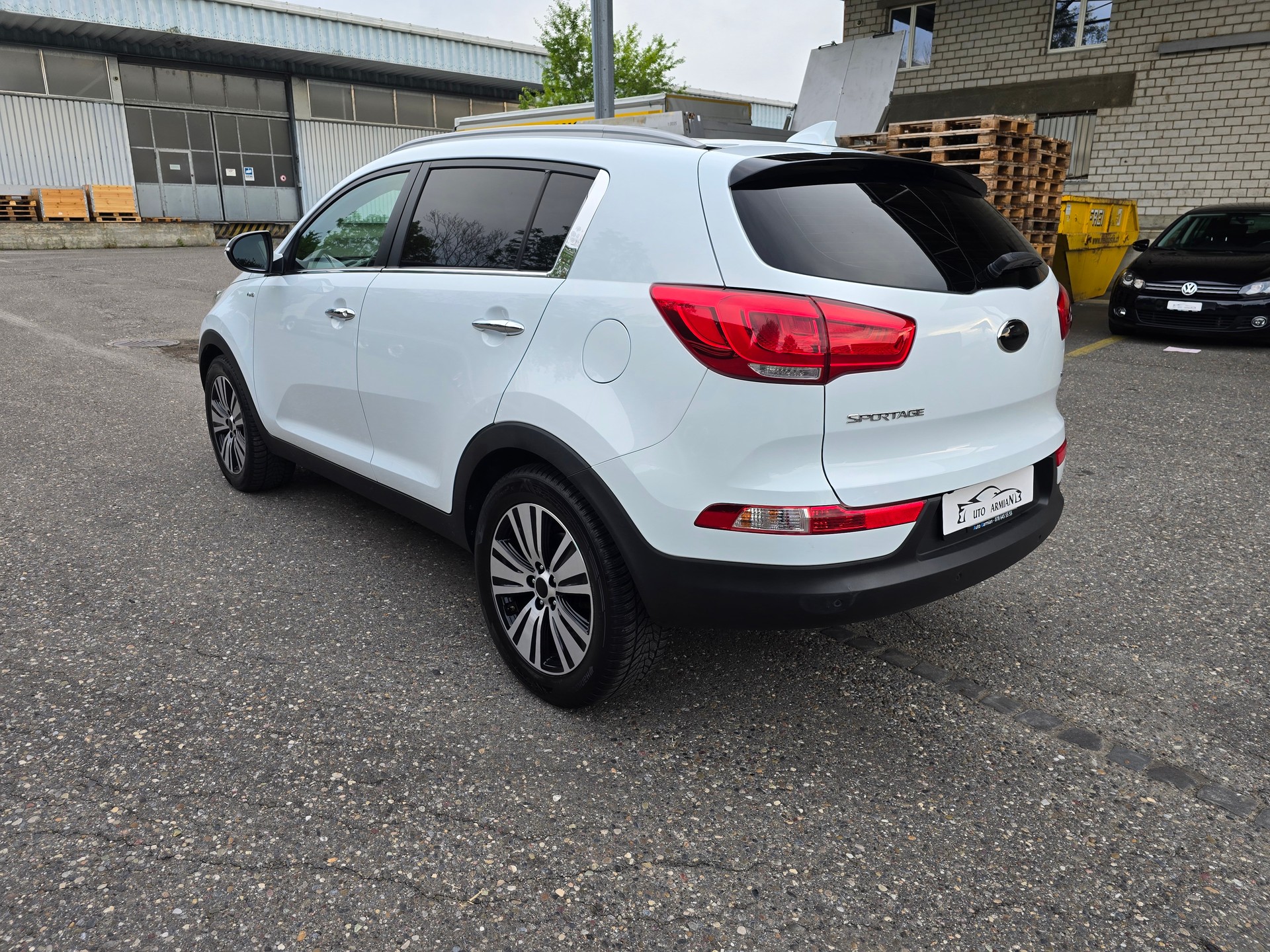 KIA Sportage 2.0 CRDi Style 4WD Automatic-image-4