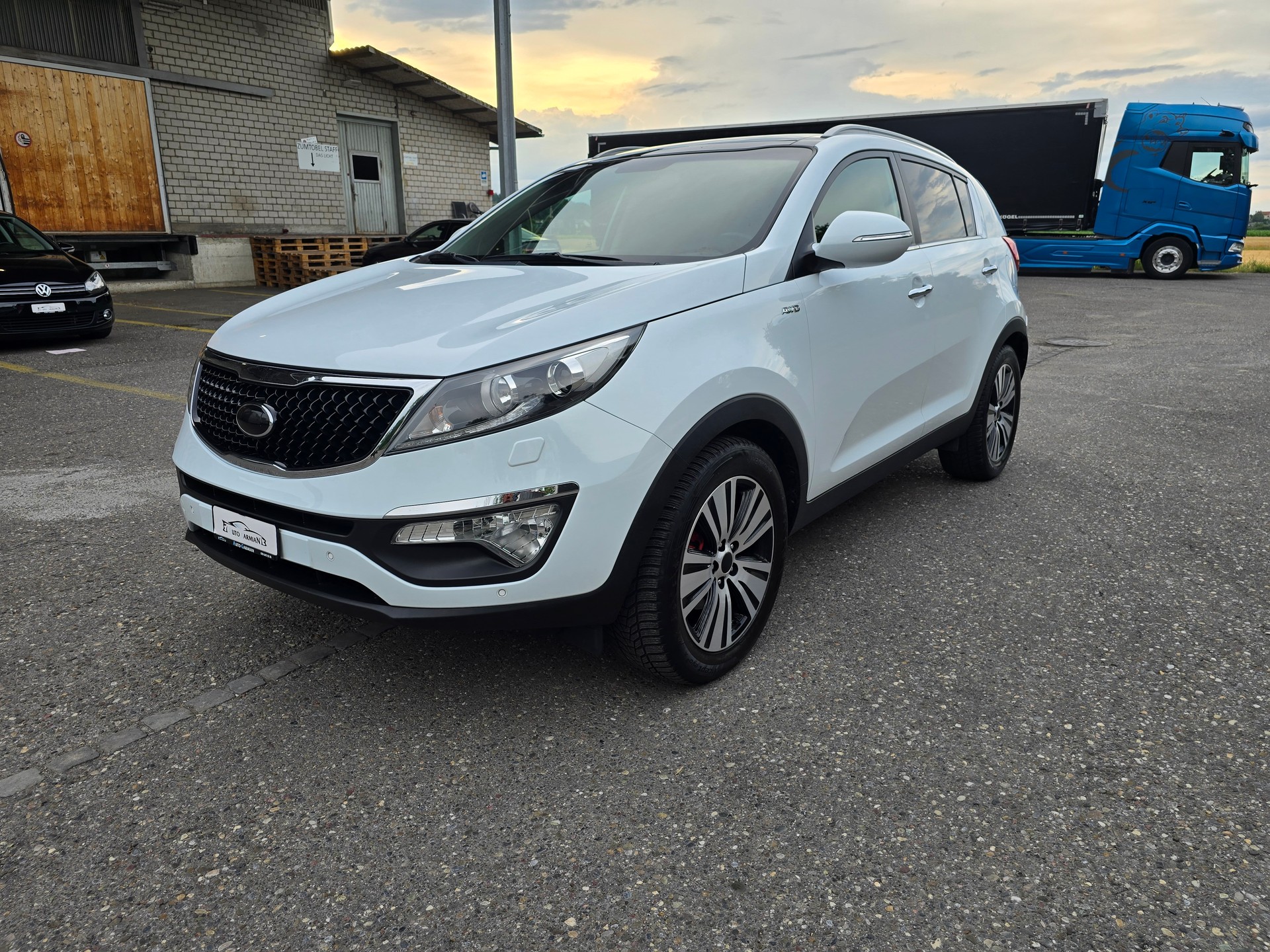 KIA Sportage 2.0 CRDi Style 4WD Automatic-showroom-element-1