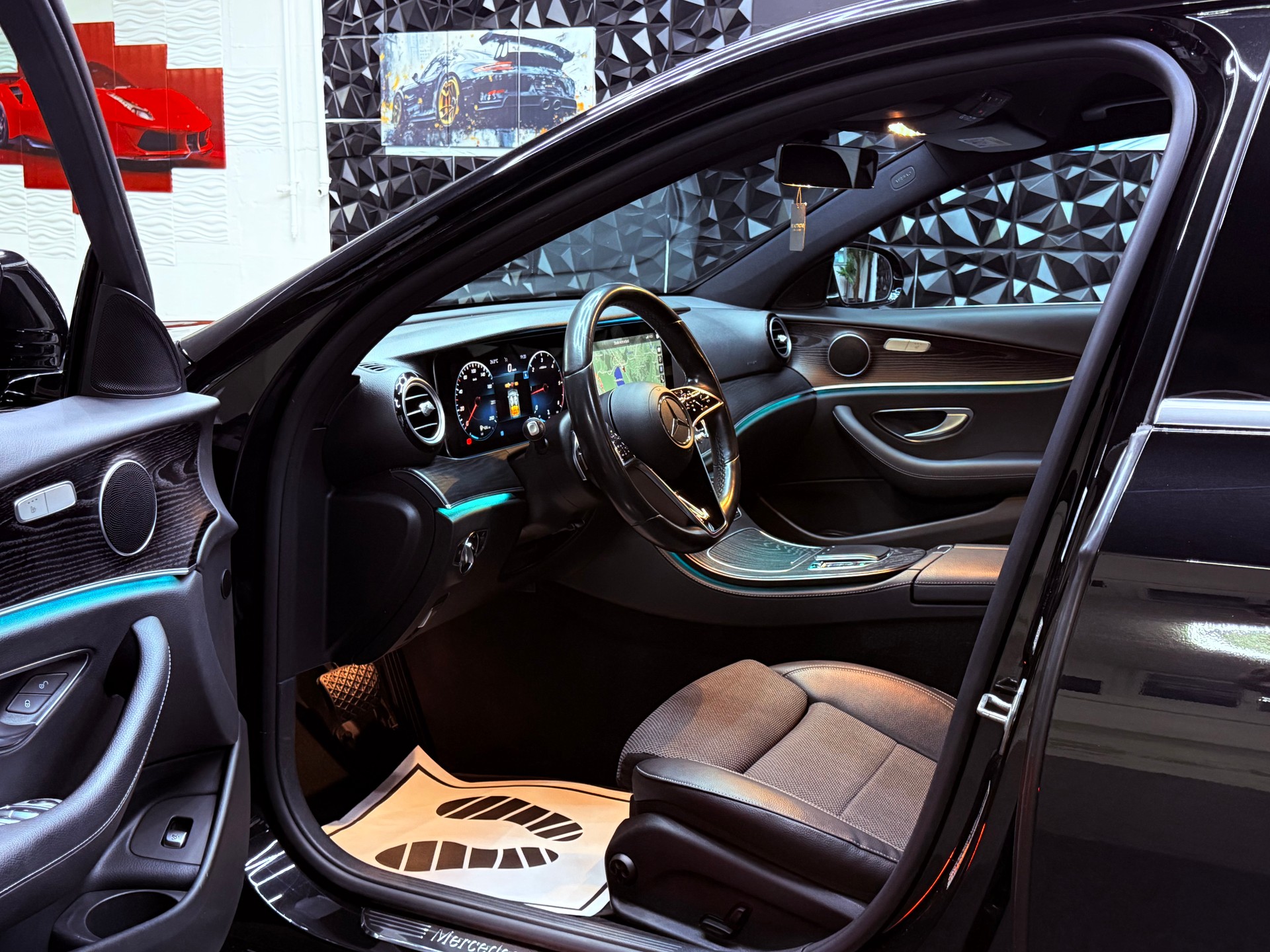 MERCEDES-BENZ E 220 d Avantgarde 9G-Tronic-image-9