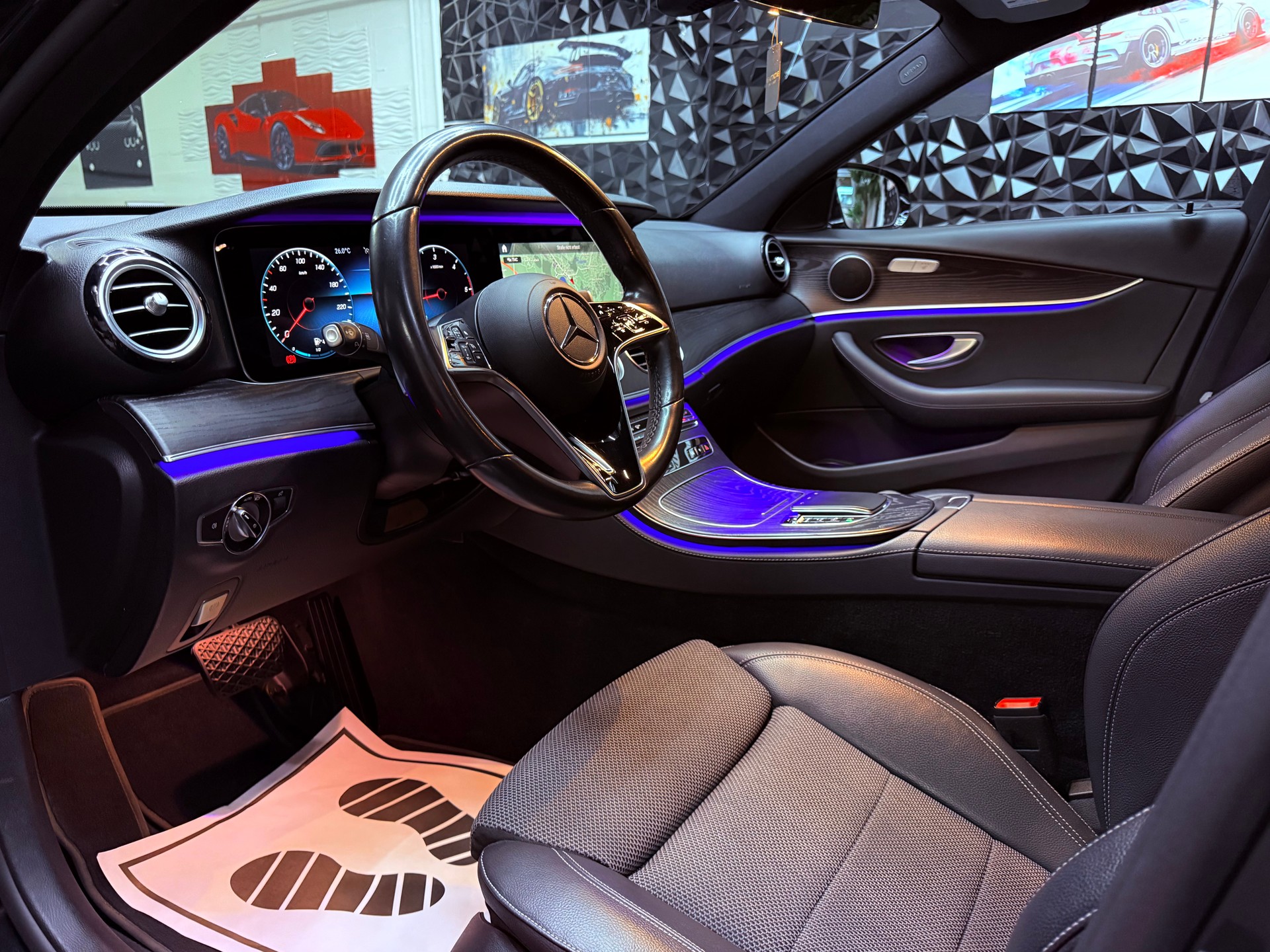 MERCEDES-BENZ E 220 d Avantgarde 9G-Tronic-image-15