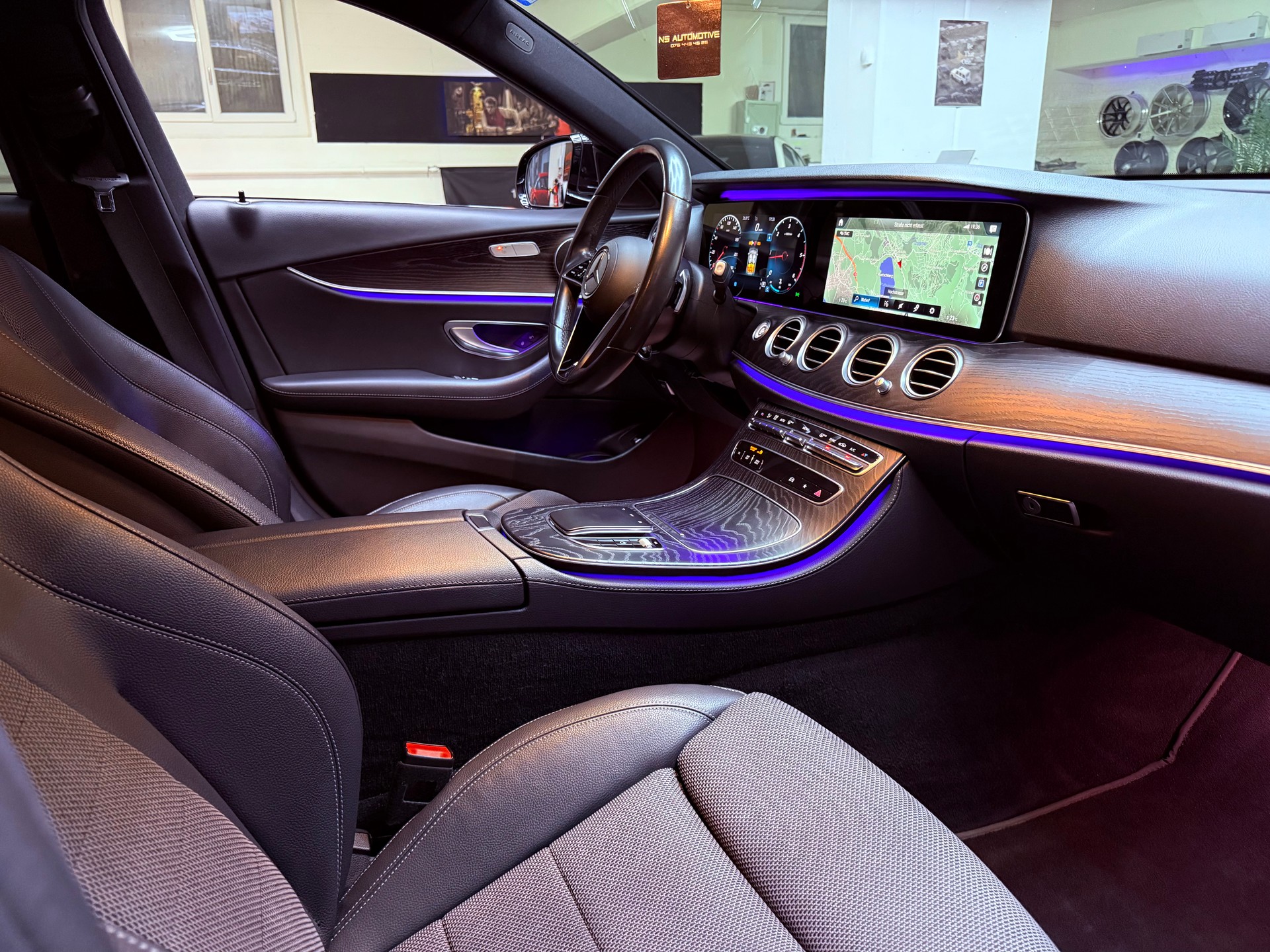 MERCEDES-BENZ E 220 d Avantgarde 9G-Tronic-image-19