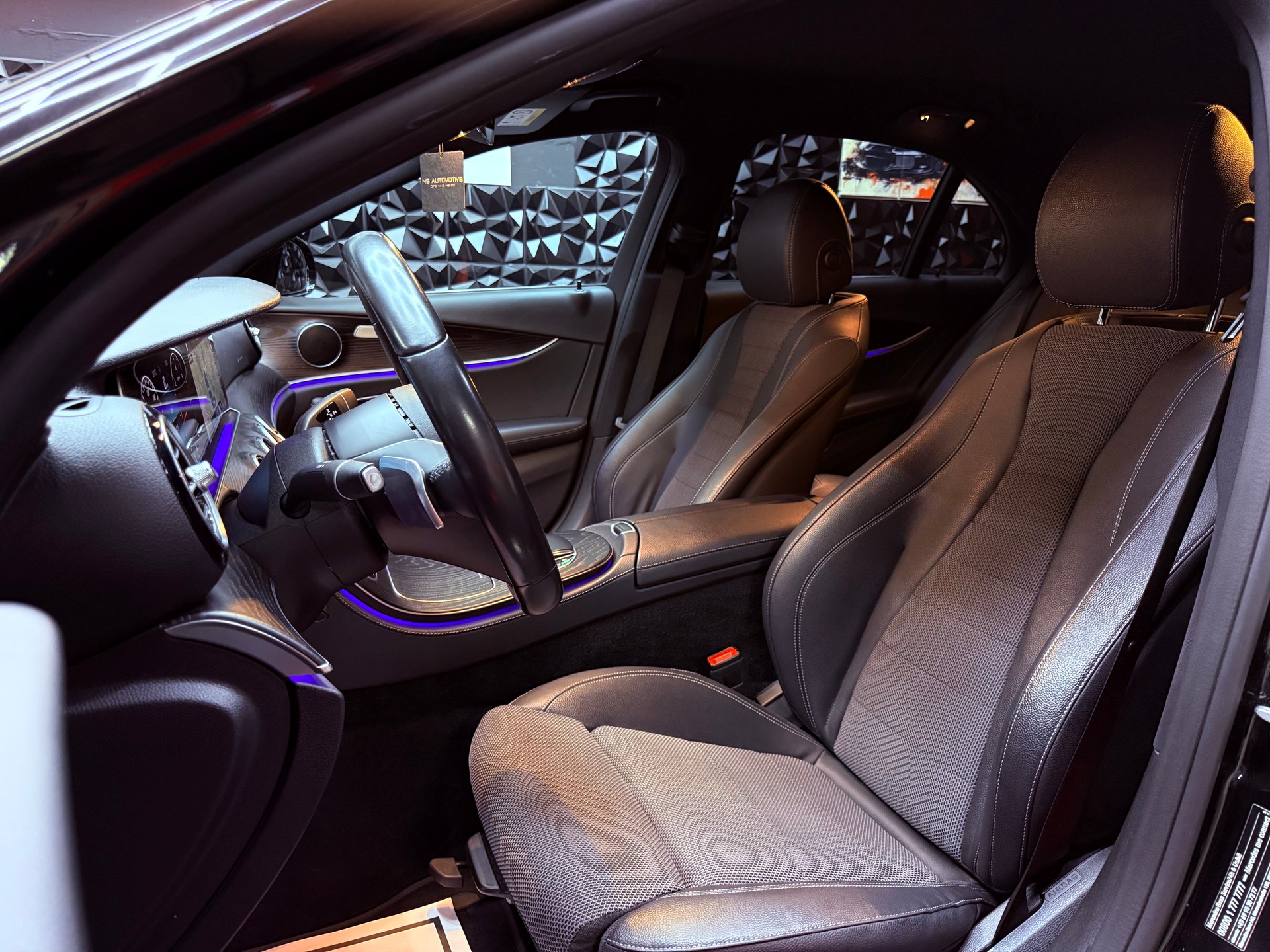 MERCEDES-BENZ E 220 d Avantgarde 9G-Tronic-image-17