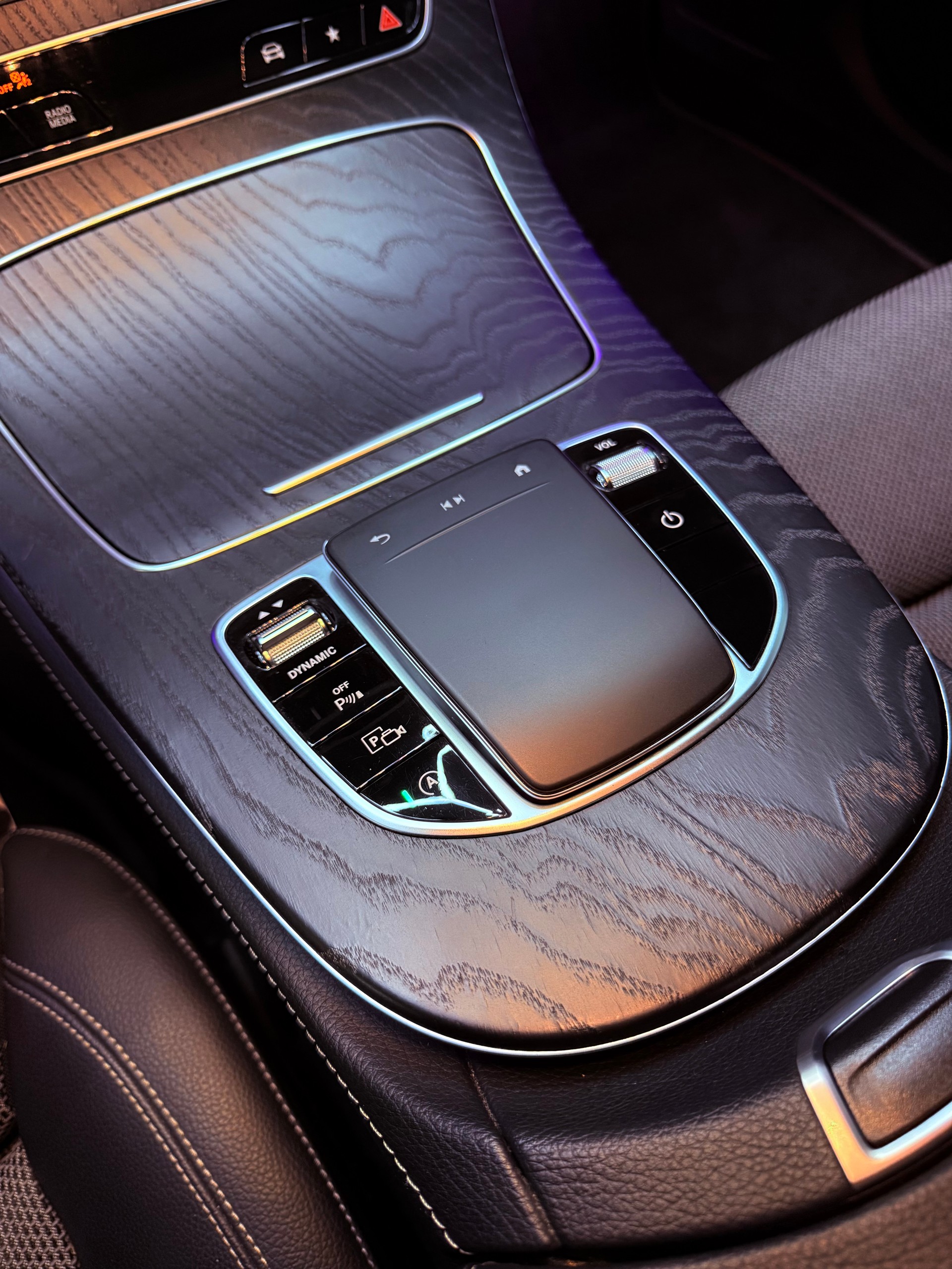 MERCEDES-BENZ E 220 d Avantgarde 9G-Tronic-image-13