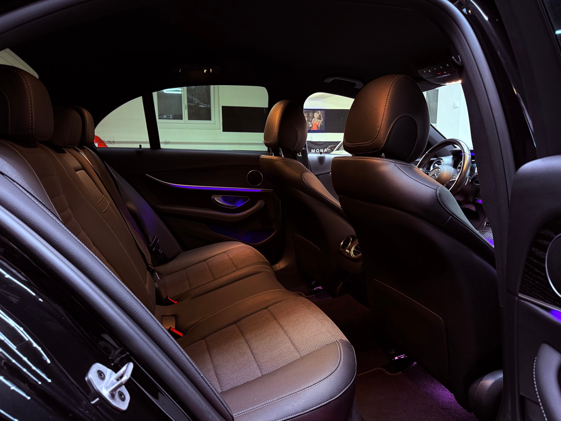 MERCEDES-BENZ E 220 d Avantgarde 9G-Tronic-image-22