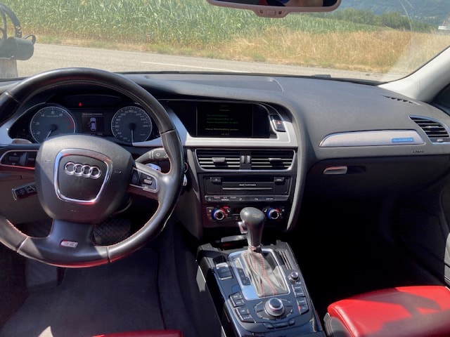 AUDI S4 Avant 3.0 TFSI quattro S-tronic-image-12
