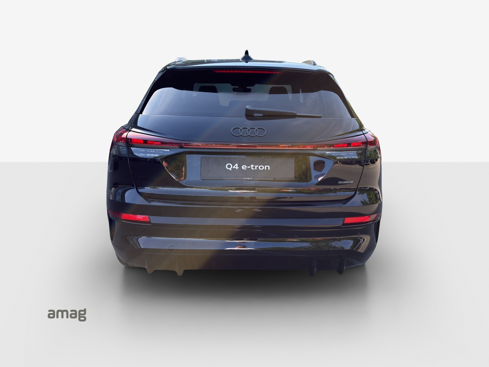 AUDI Q4 e-tron SUV quattro performance-showroom-element-3