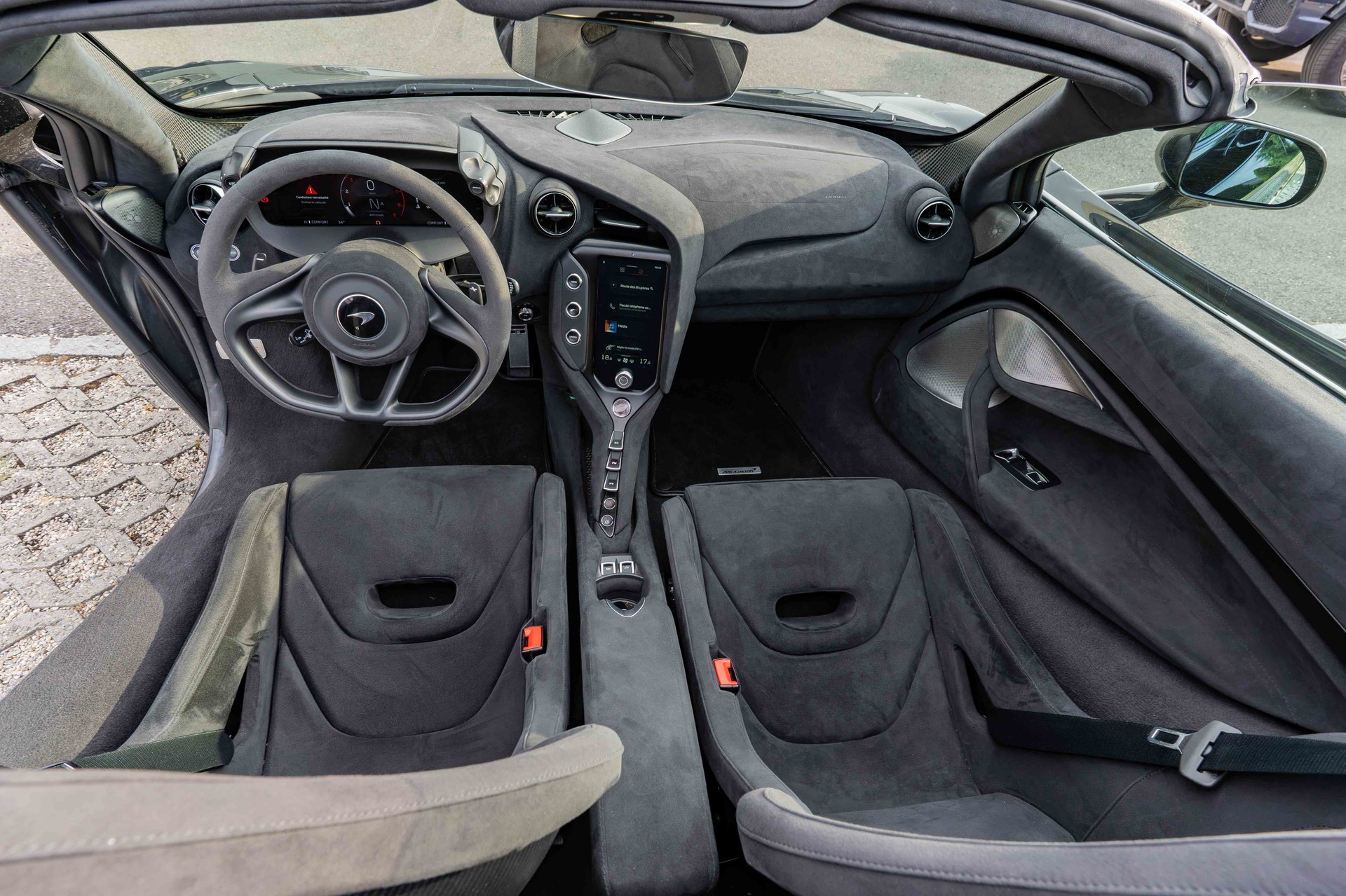 McLAREN 750S-image-9