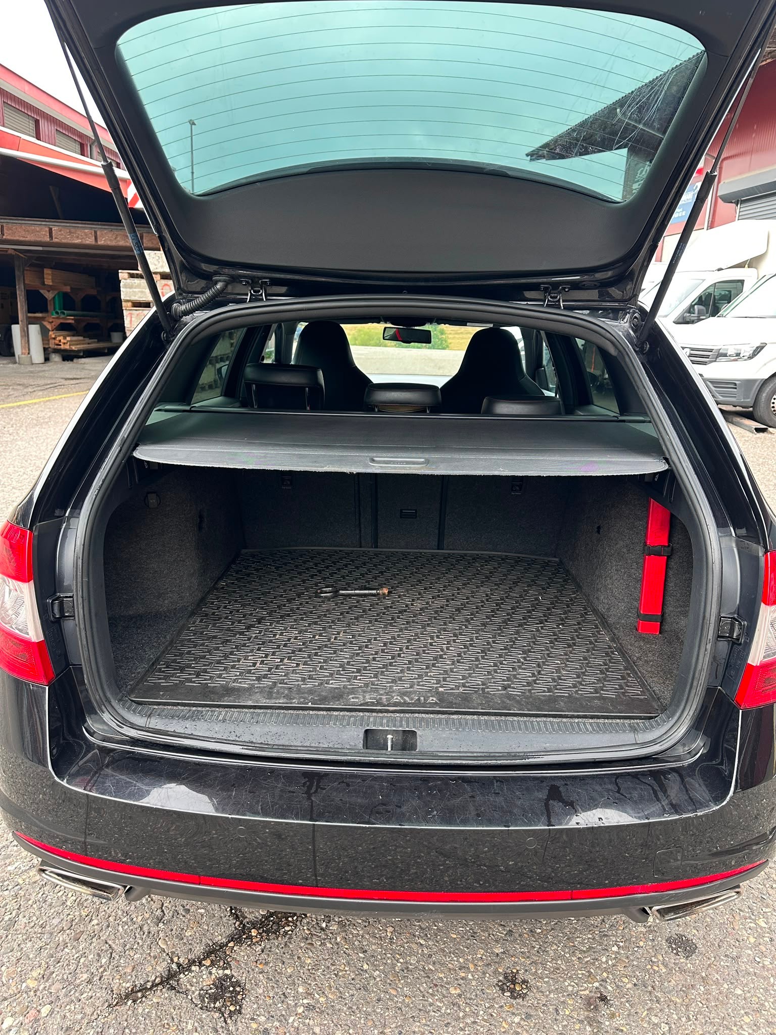 SKODA Octavia Combi 2.0 TSI RS-image-4