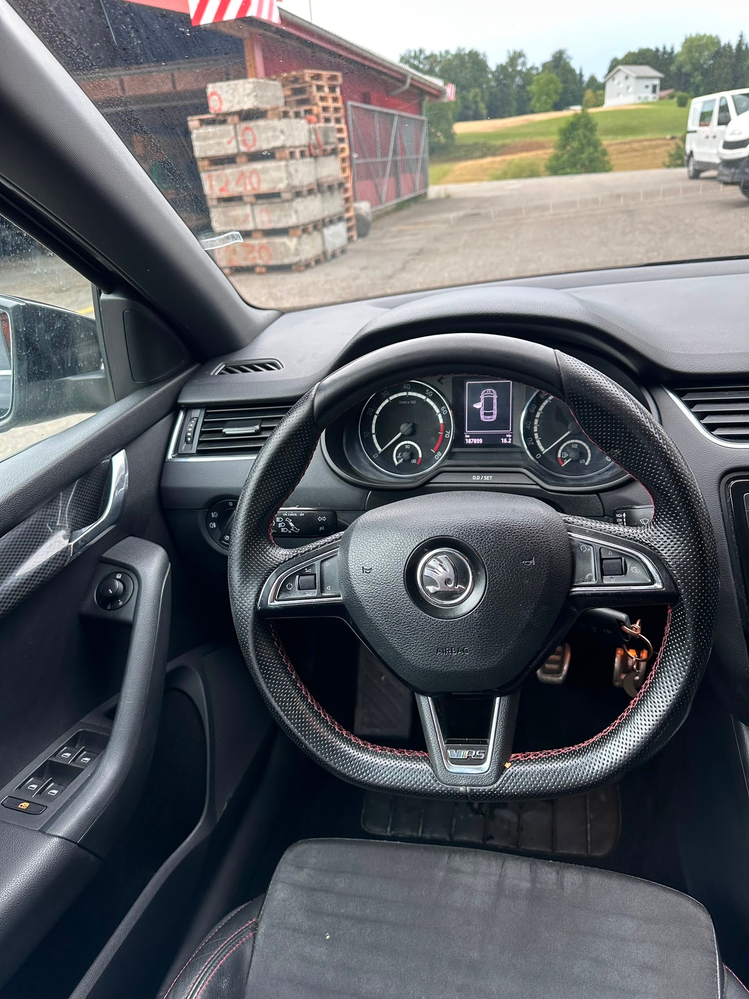 SKODA Octavia Combi 2.0 TSI RS-image-7