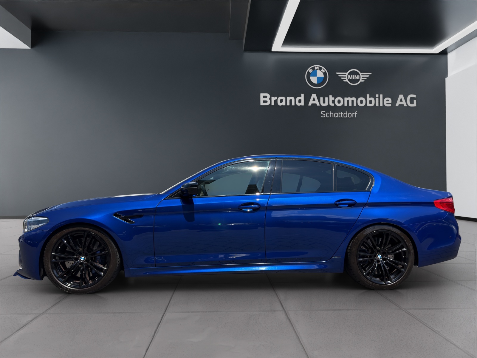 BMW M5 Competition xDrive-showroom-element-1