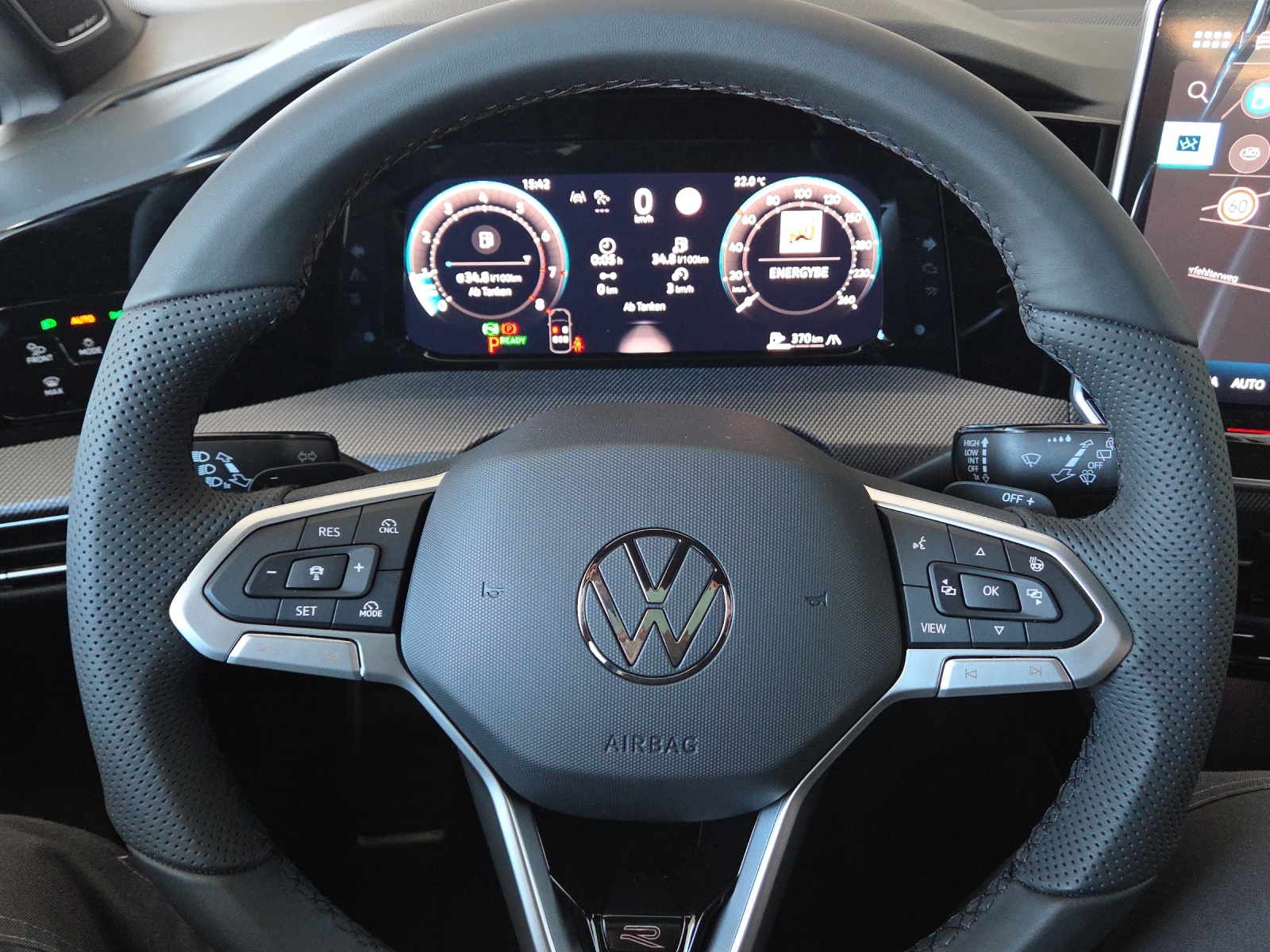 VW Golf 1.5 e TSI mHEV R-Line DSG-image-9