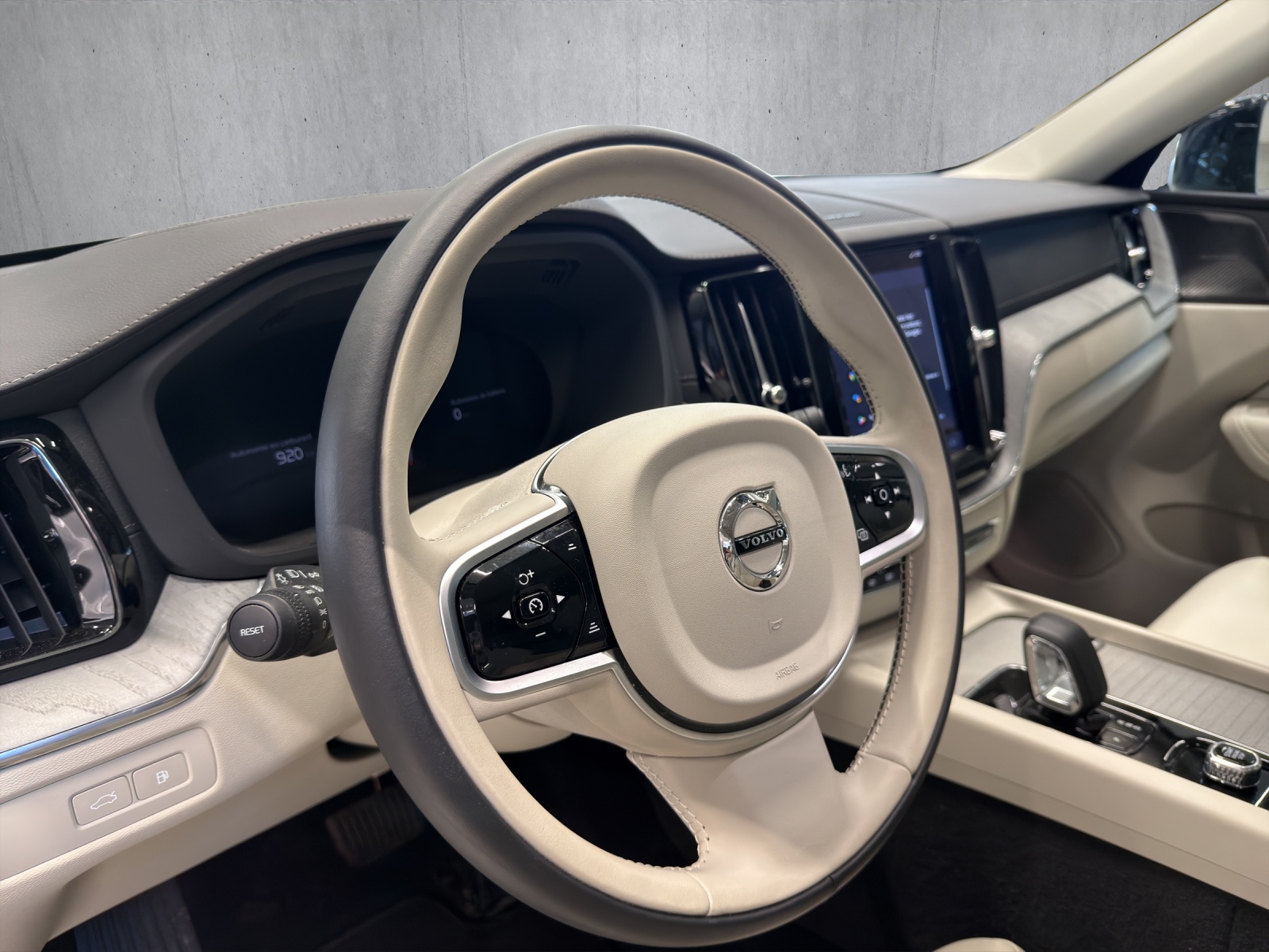 VOLVO XC60 2.0 T6 TE Ultra Dark eAWD-image-8