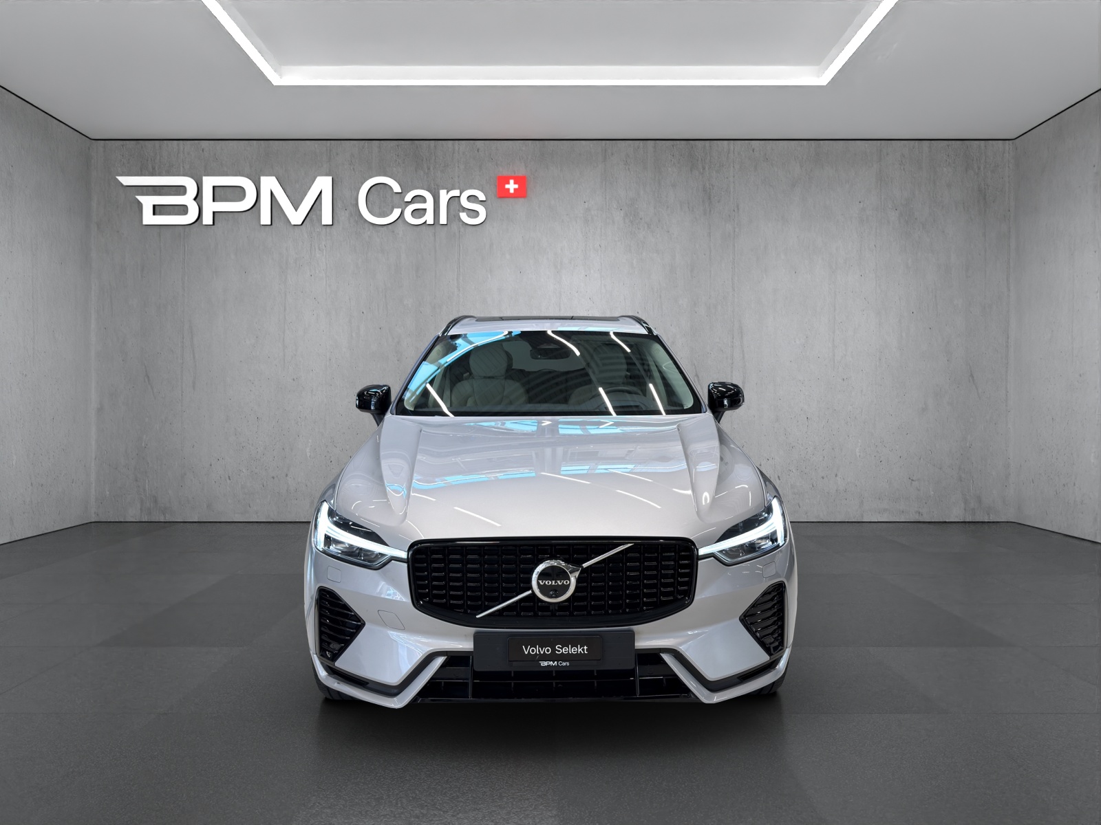 VOLVO XC60 2.0 T6 TE Ultra Dark eAWD-showroom-element-3