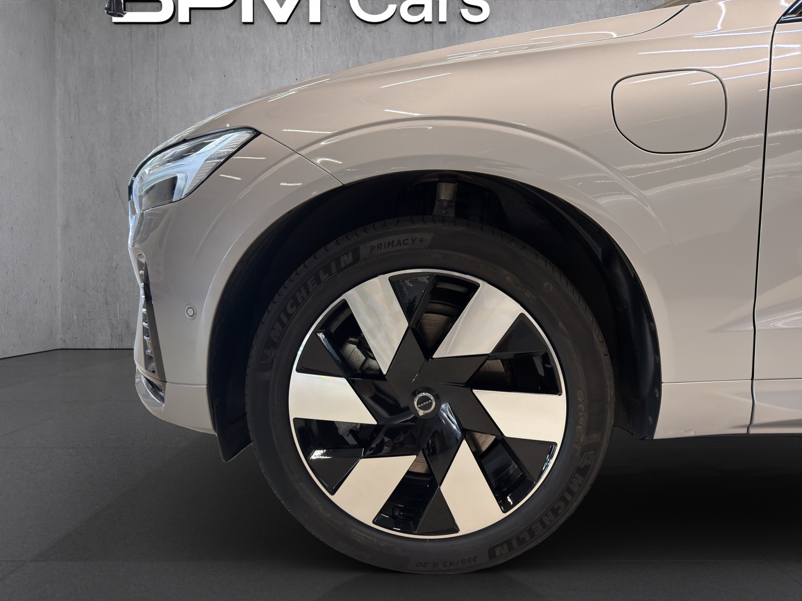 VOLVO XC60 2.0 T6 TE Ultra Dark eAWD-showroom-element-2