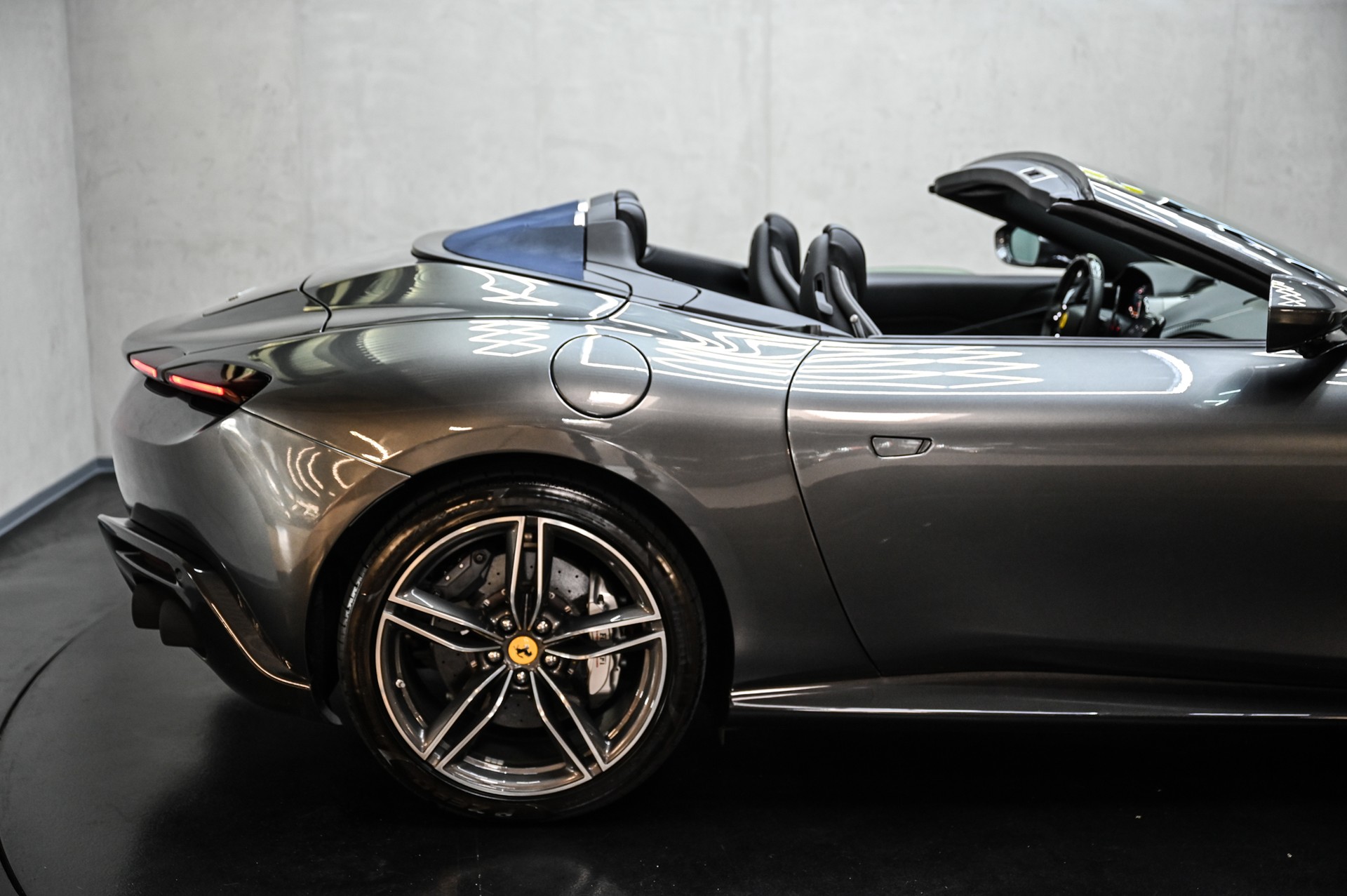 FERRARI Roma Spider 3.9 Turbo-image-14