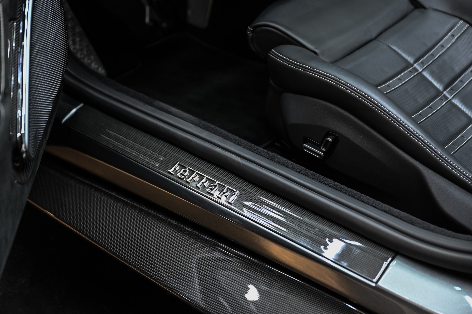 FERRARI Roma Spider 3.9 Turbo-image-26