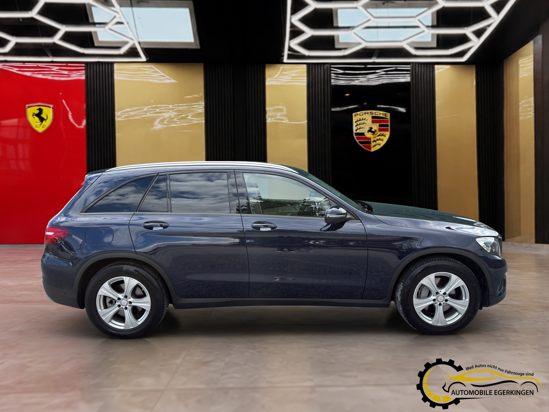 MERCEDES-BENZ GLC 250 4Matic 9G-Tronic-showroom-element-3