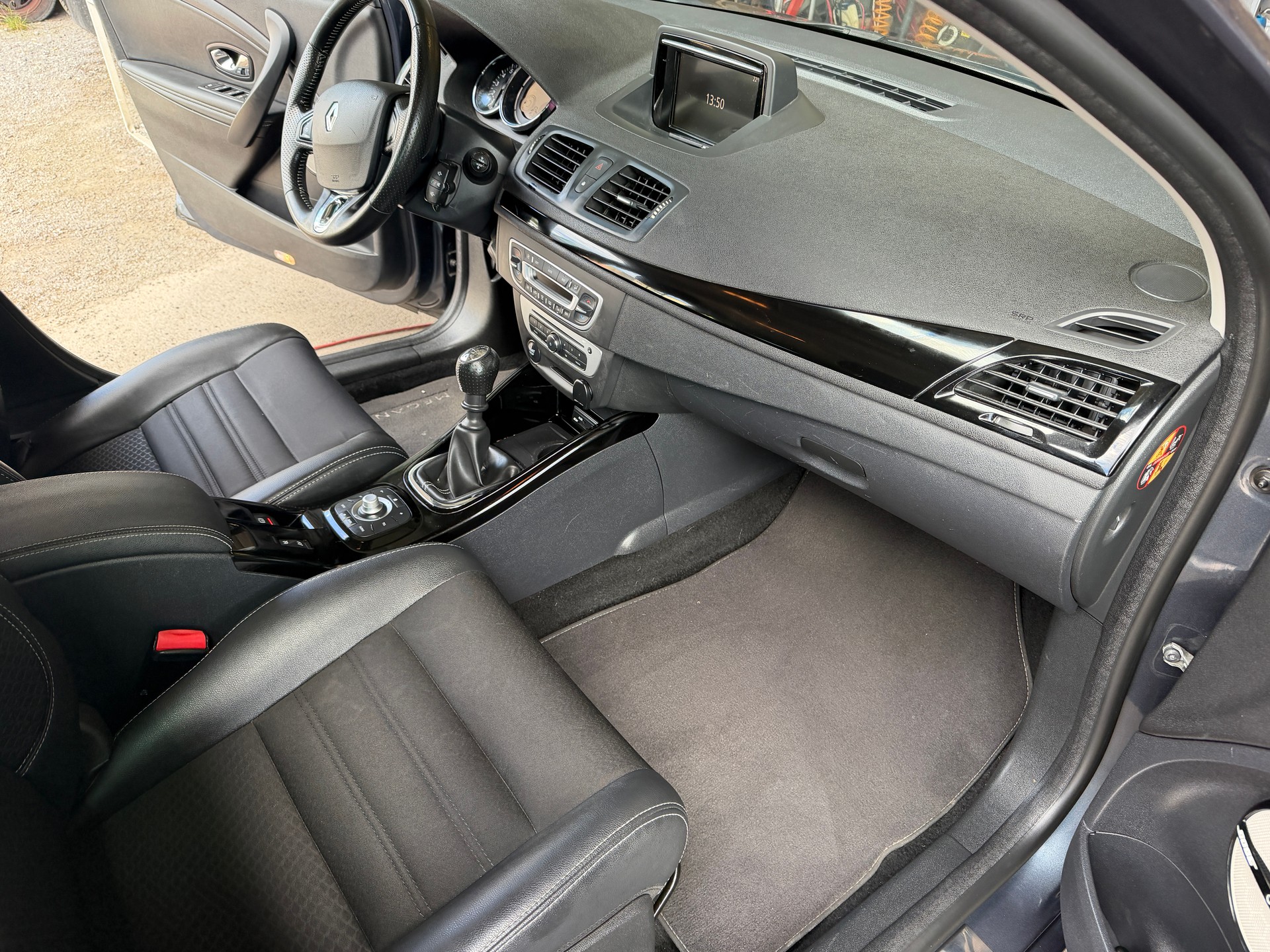 RENAULT Mégane Grandtour 1.2 16V Turbo Bose-image-8