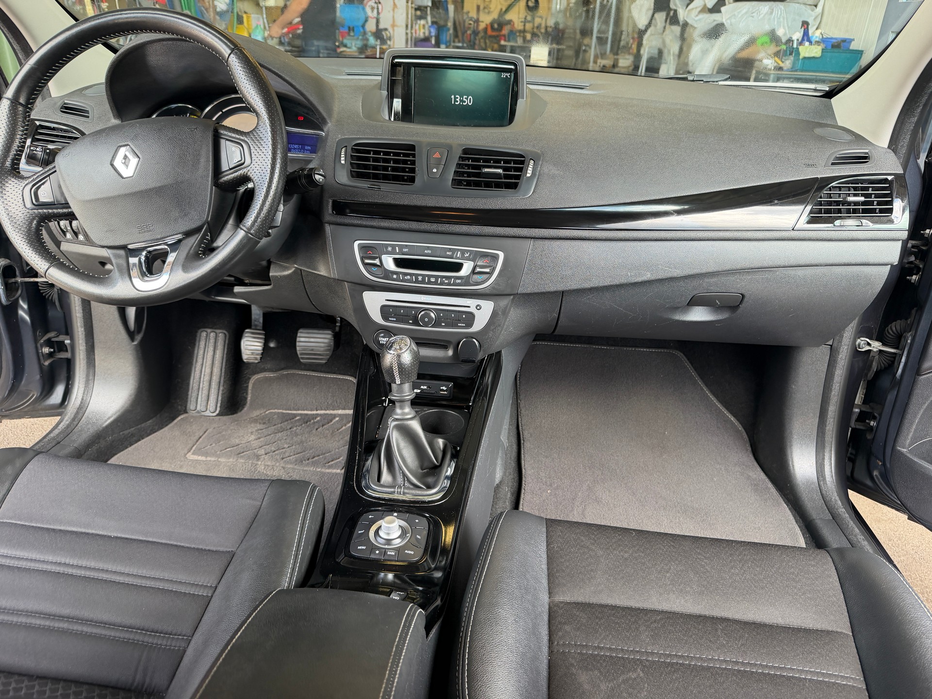 RENAULT Mégane Grandtour 1.2 16V Turbo Bose-image-10