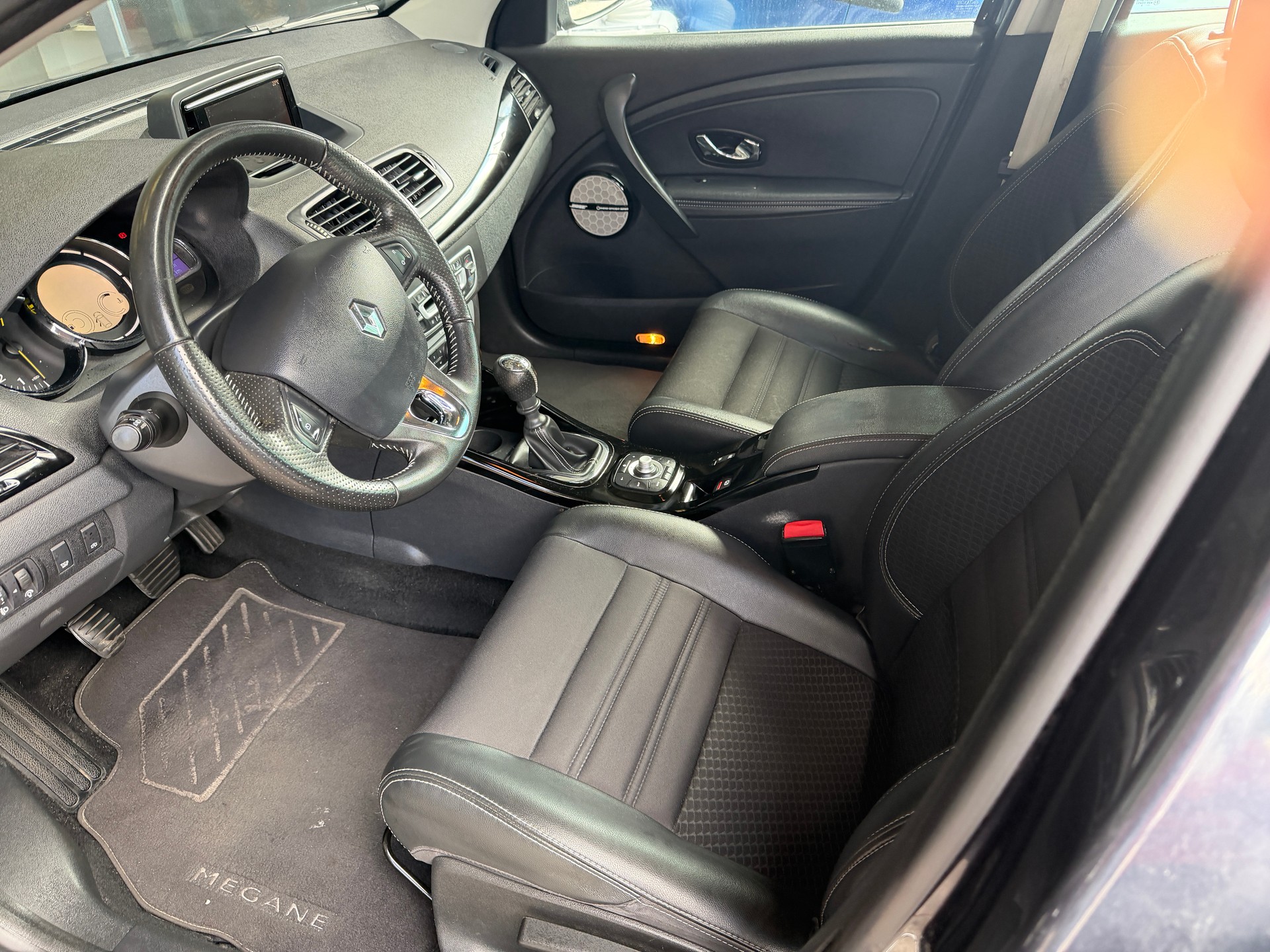 RENAULT Mégane Grandtour 1.2 16V Turbo Bose-image-5