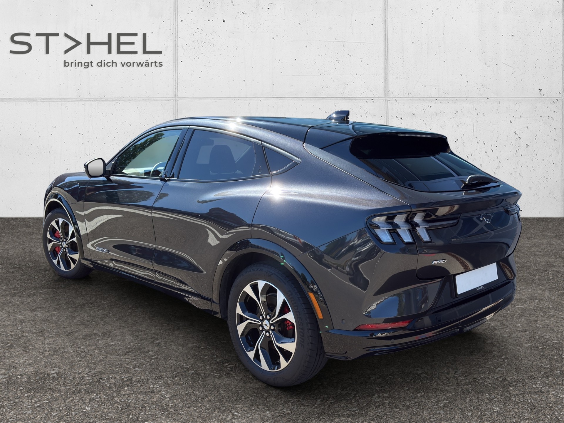 FORD Mustang Mach-E Extended AWD-showroom-element-3
