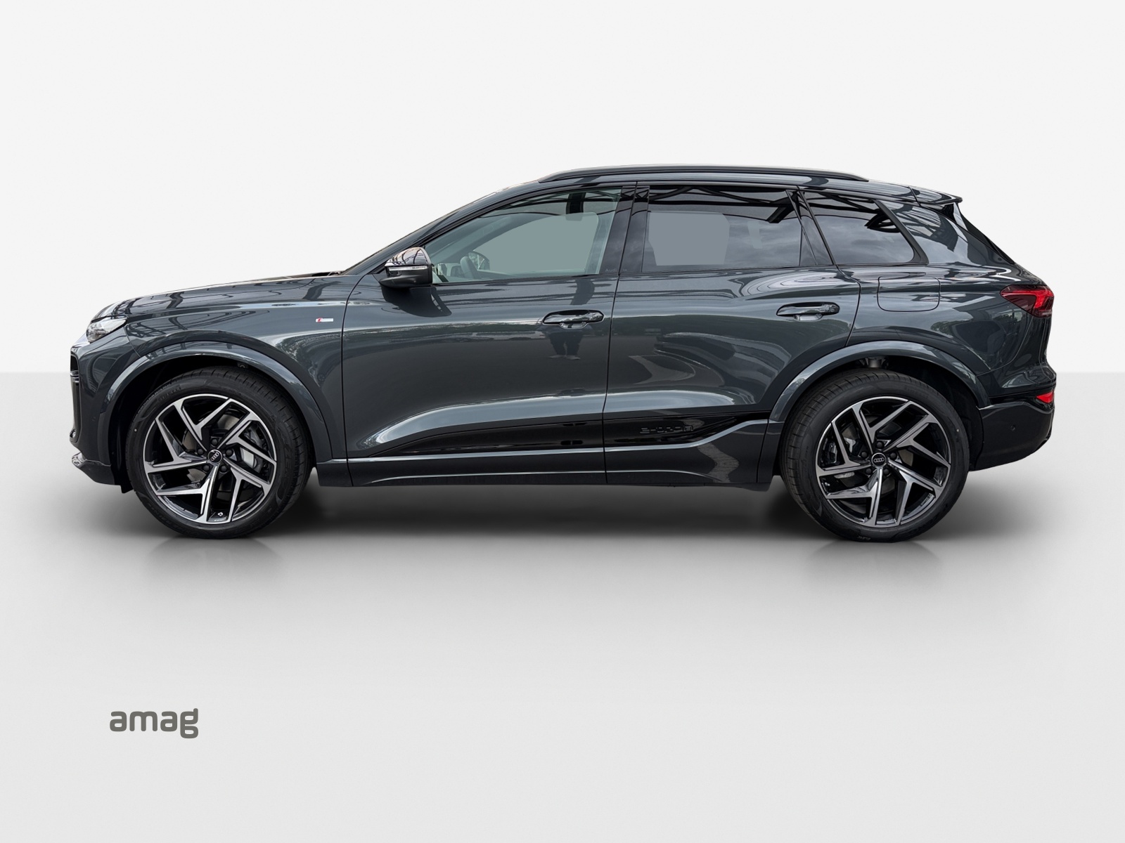 AUDI Q6 e-tron quattro-showroom-element-1