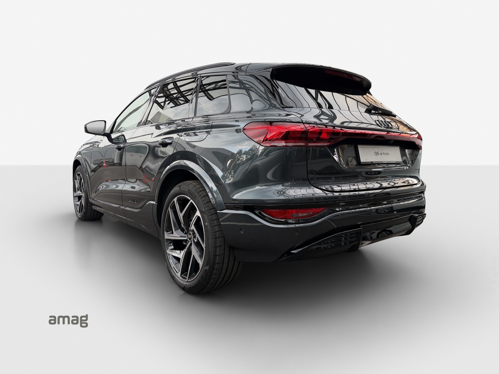 AUDI Q6 e-tron quattro-showroom-element-2