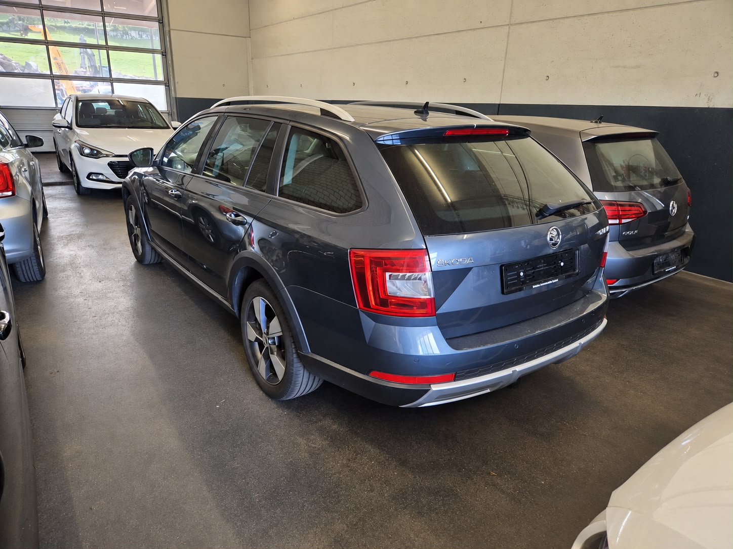 SKODA Octavia Combi 1.8 TSI Scout 4x4 DSG-image-1