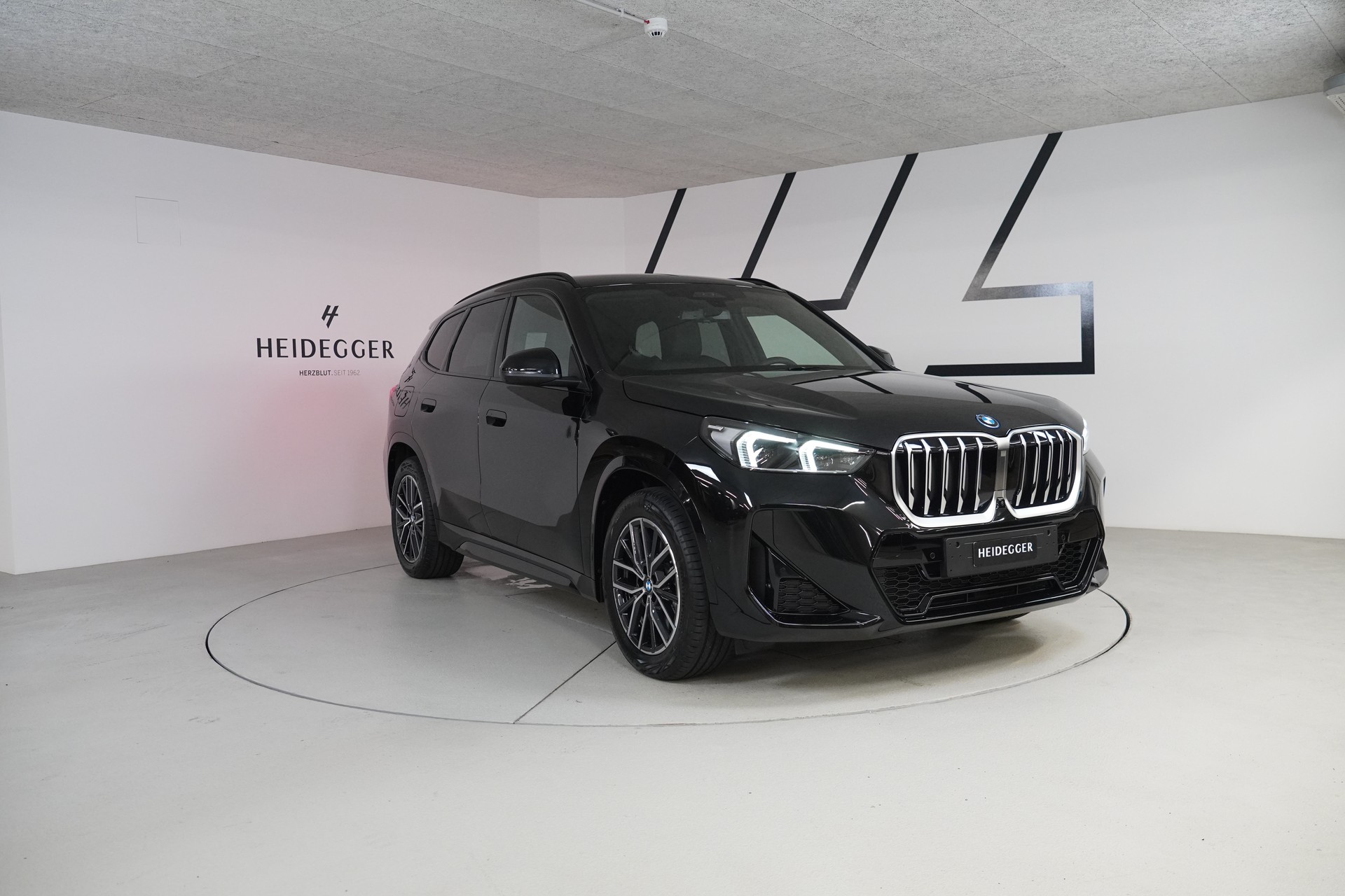 BMW X1 xDrive 30e M Sport-showroom-element-2