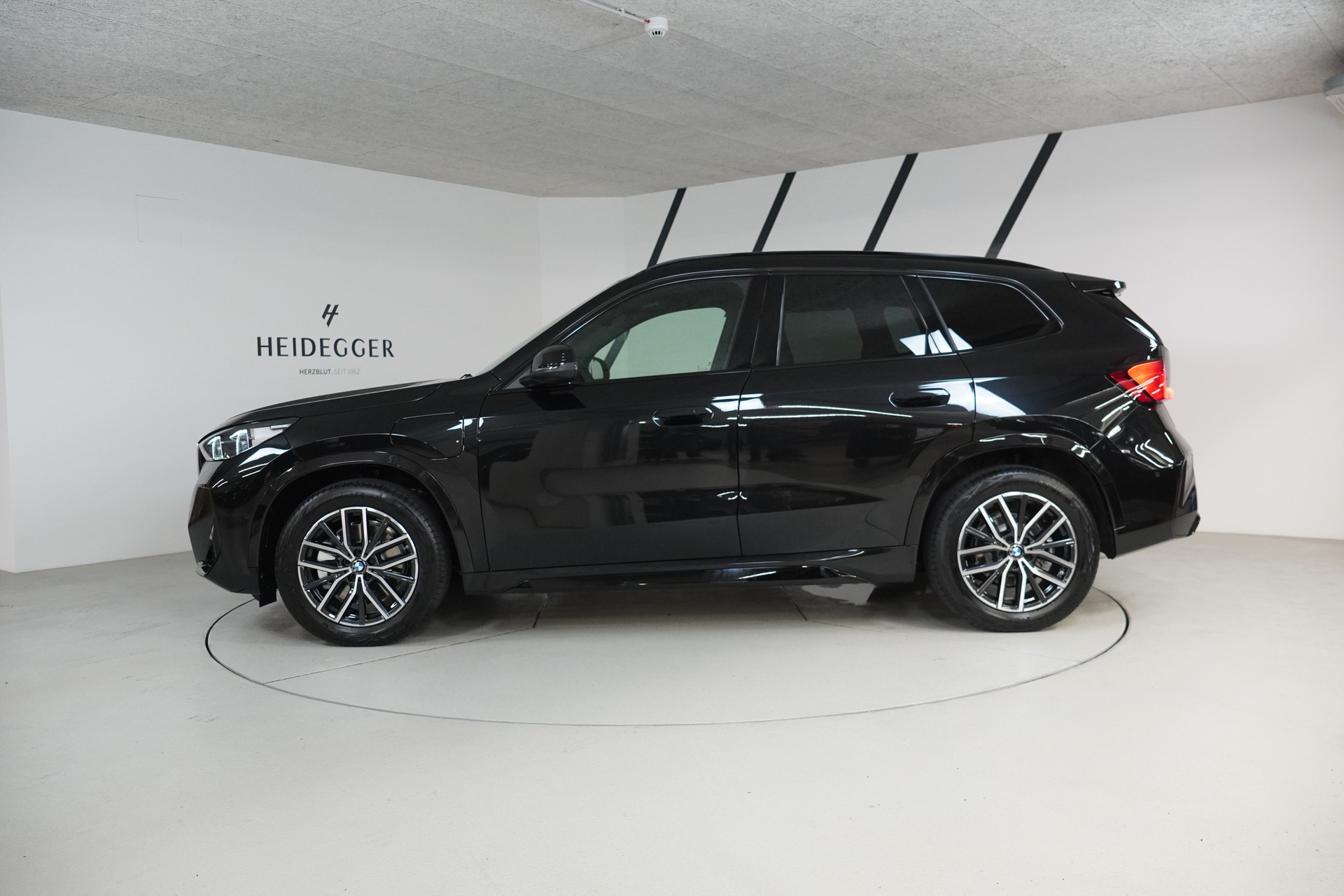 BMW X1 xDrive 30e M Sport-showroom-element-3