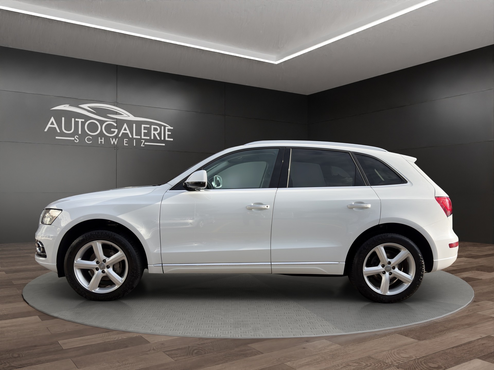 AUDI Q5 2.0 TDI quattro S-tronic | CH | Designpaket Sport | Adaptiv Tempomat | DAB | 19" | AMBITION | Xenon Plus |-showroom-element-1