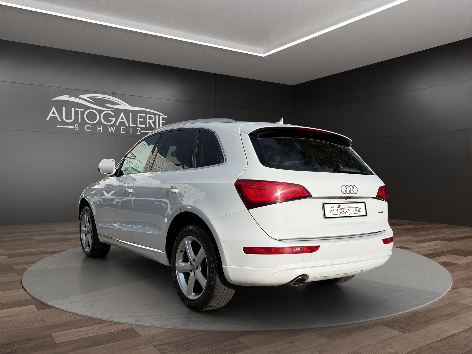 AUDI Q5 2.0 TDI quattro S-tronic | CH | Designpaket Sport | Adaptiv Tempomat | DAB | 19" | AMBITION | Xenon Plus |-showroom-element-2