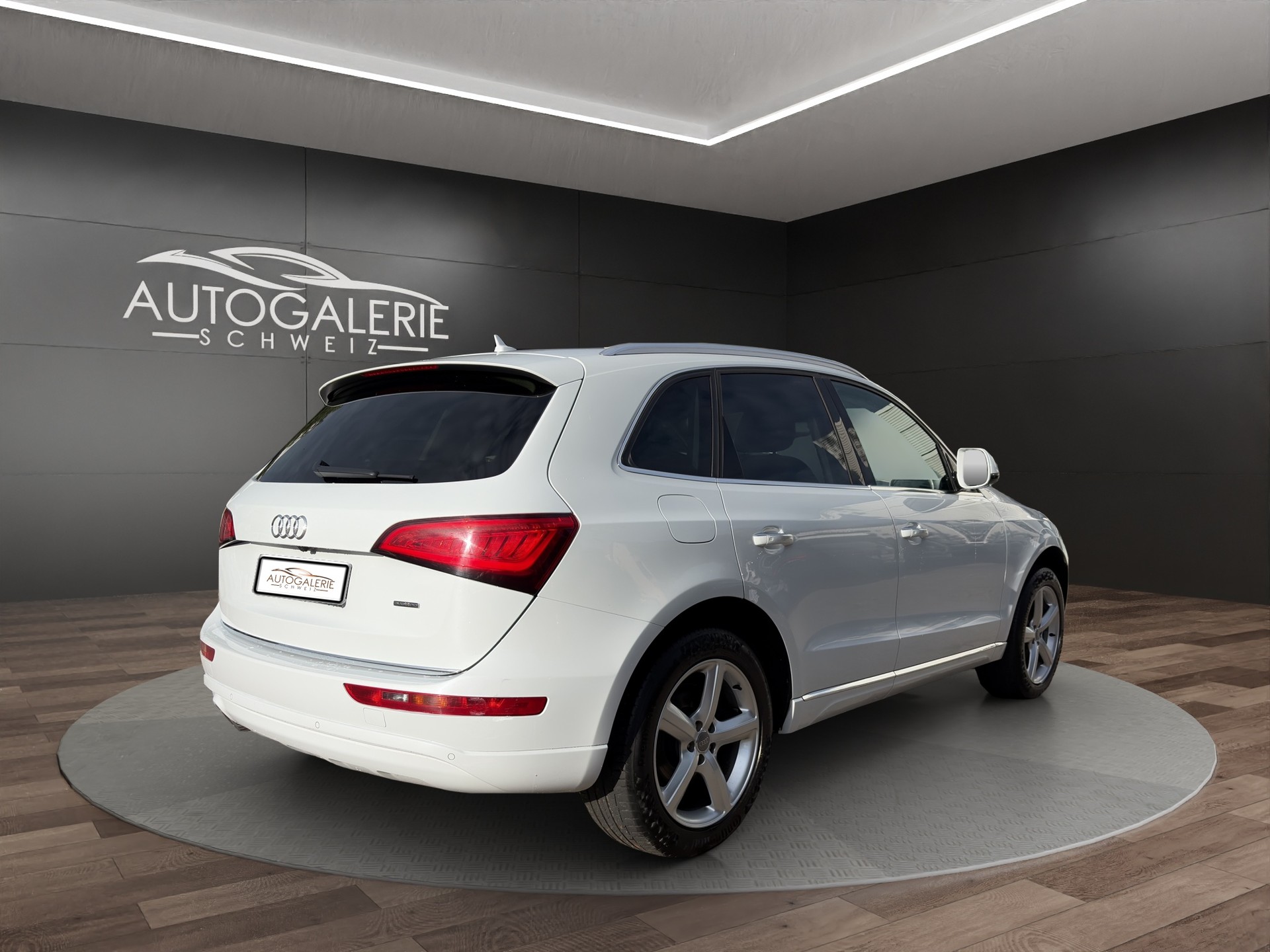 AUDI Q5 2.0 TDI quattro S-tronic | CH | Designpaket Sport | Adaptiv Tempomat | DAB | 19" | AMBITION | Xenon Plus |-image-4
