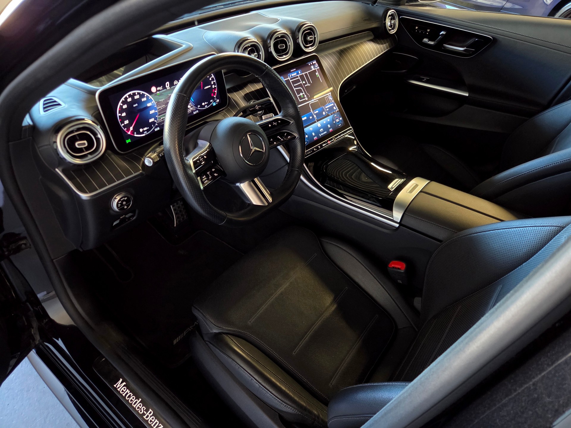 MERCEDES-BENZ C 300 e AMG Line Kombi-showroom-element-3