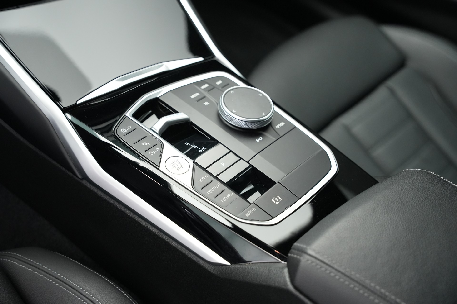 BMW 220i M Sport Pro *Head-Up* *Driving Assistant*-image-29