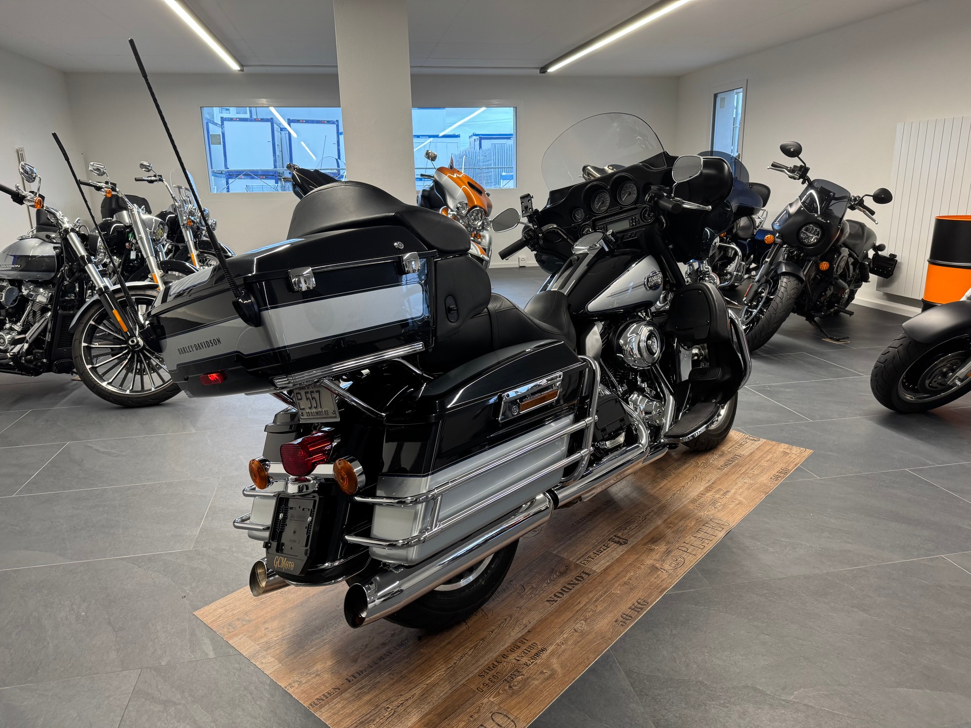 HARLEY-DAVIDSON FLHTCU Electra Glide Ultra Classic ABS-image-7