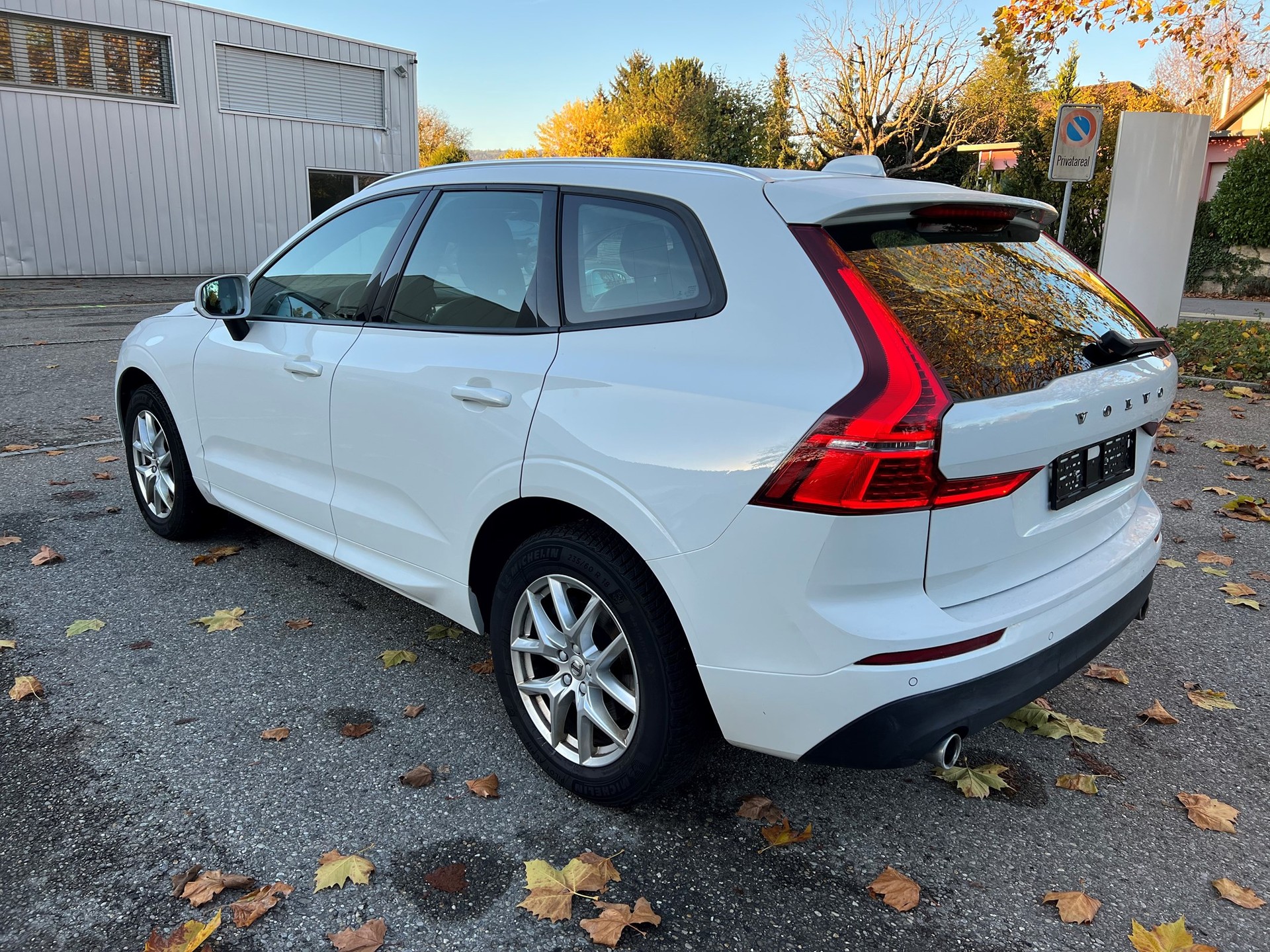 VOLVO XC60 D4 AWD Momentum Geartronic-image-3