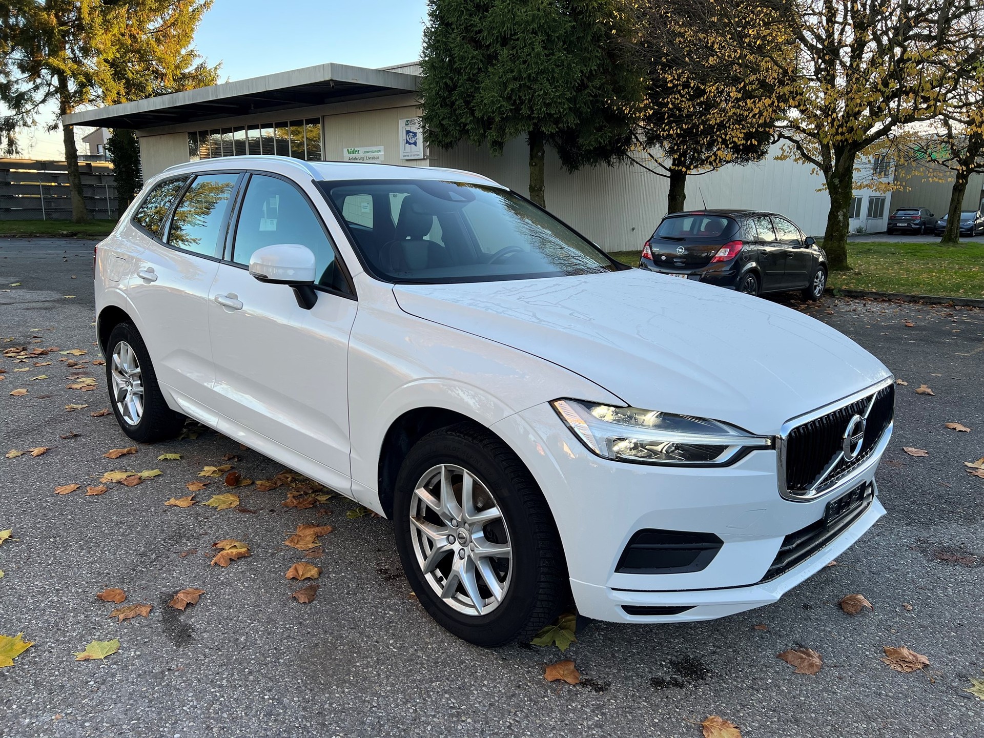 VOLVO XC60 D4 AWD Momentum Geartronic-image-1