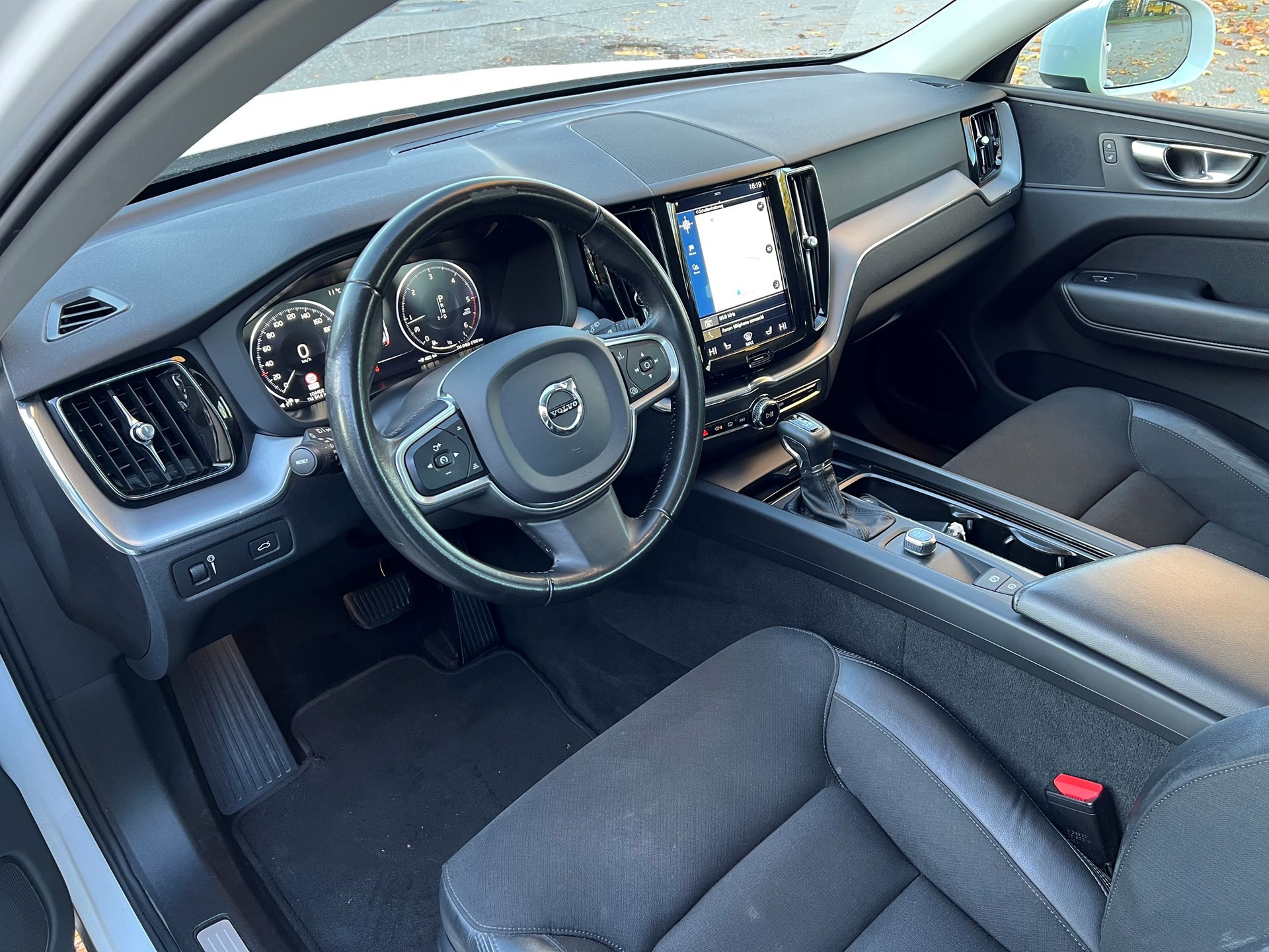 VOLVO XC60 D4 AWD Momentum Geartronic-image-7