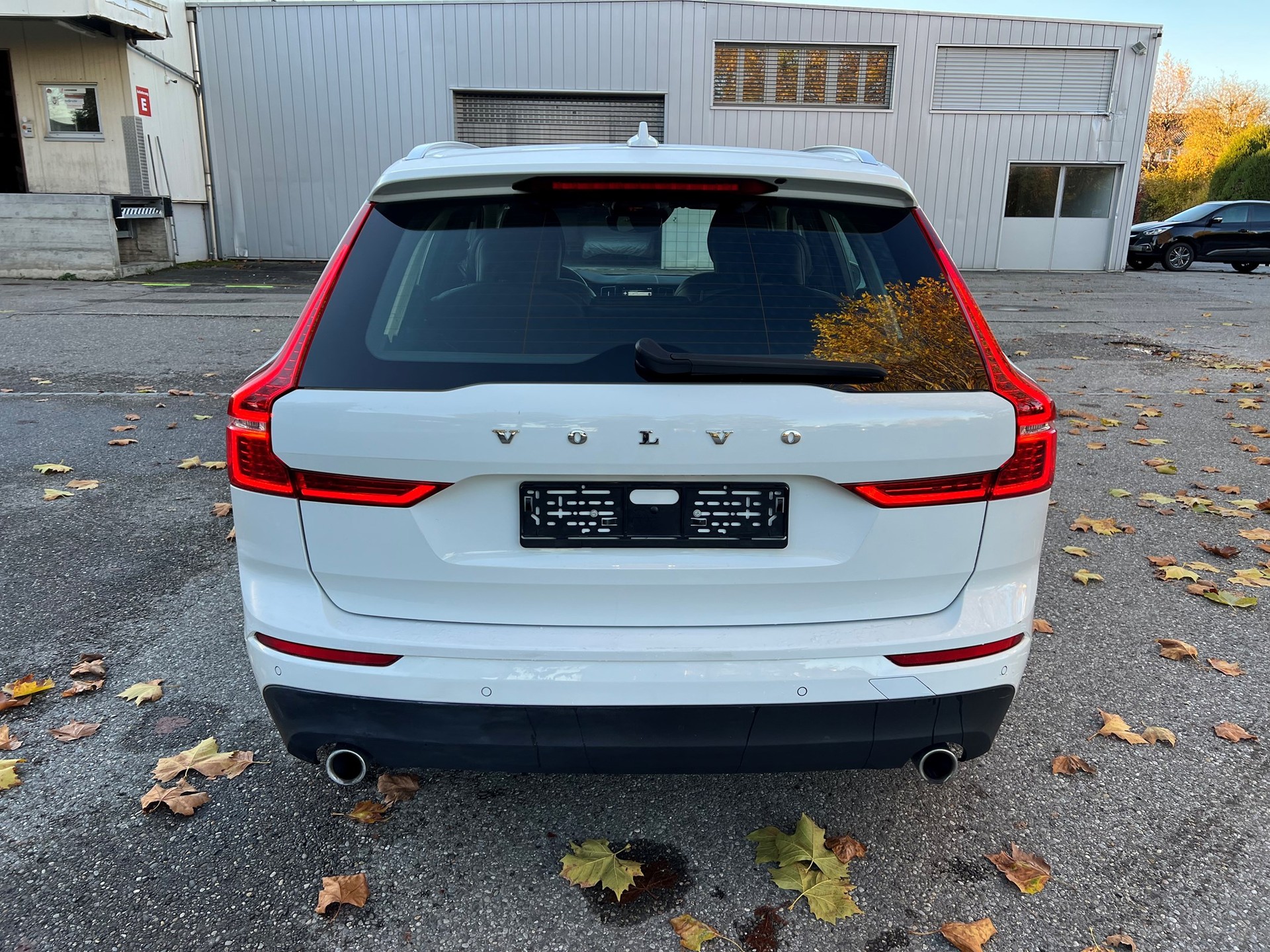 VOLVO XC60 D4 AWD Momentum Geartronic-image-4
