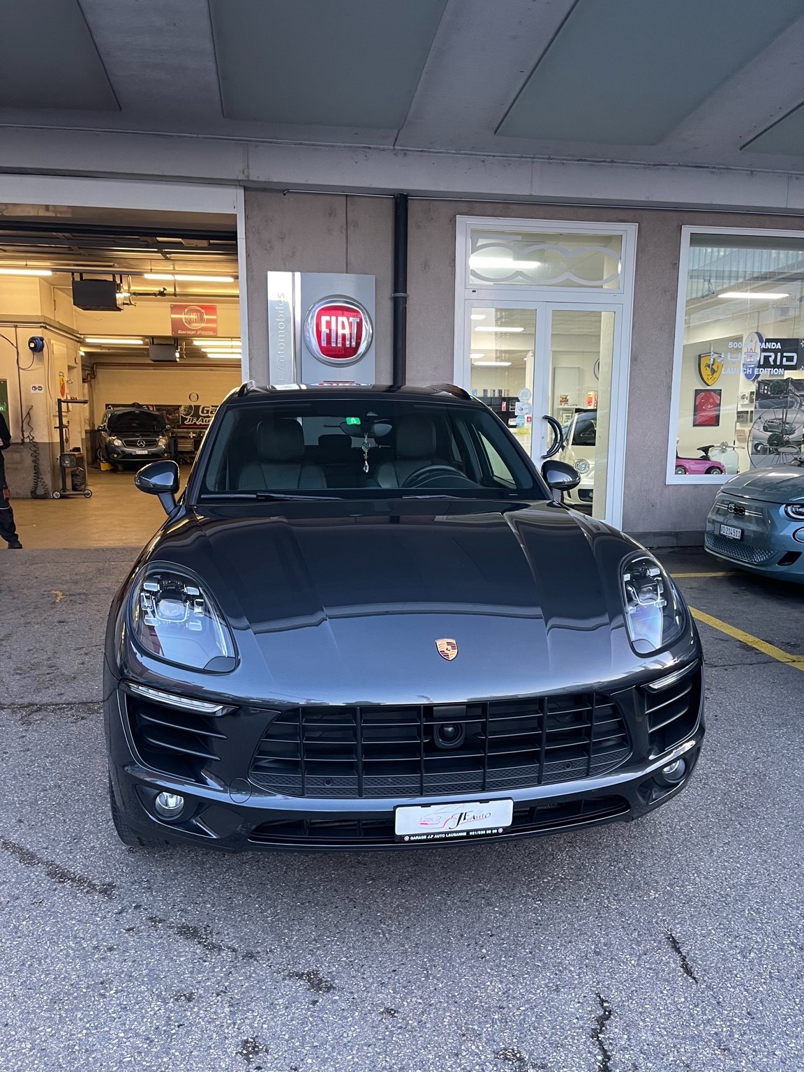 PORSCHE Macan S Diesel PDK-showroom-element-2