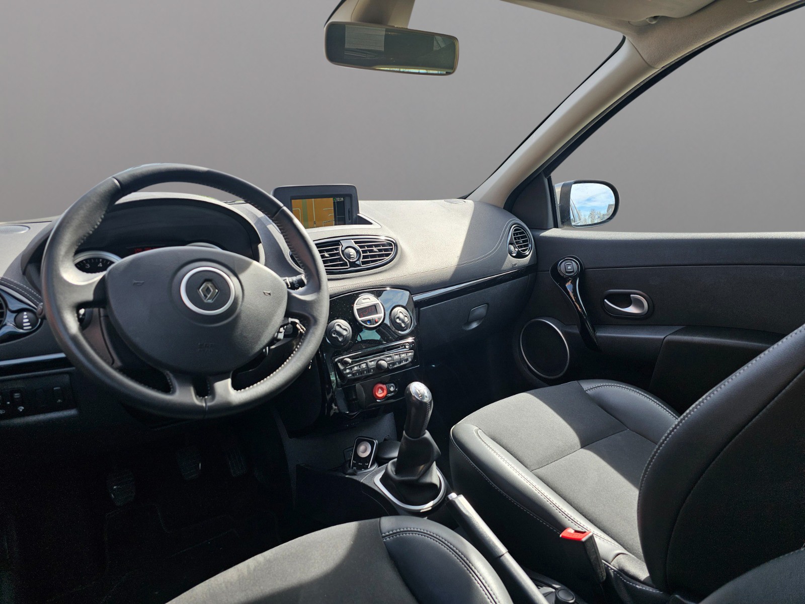 RENAULT Clio 1.2 16V Turbo Night&Day-image-10